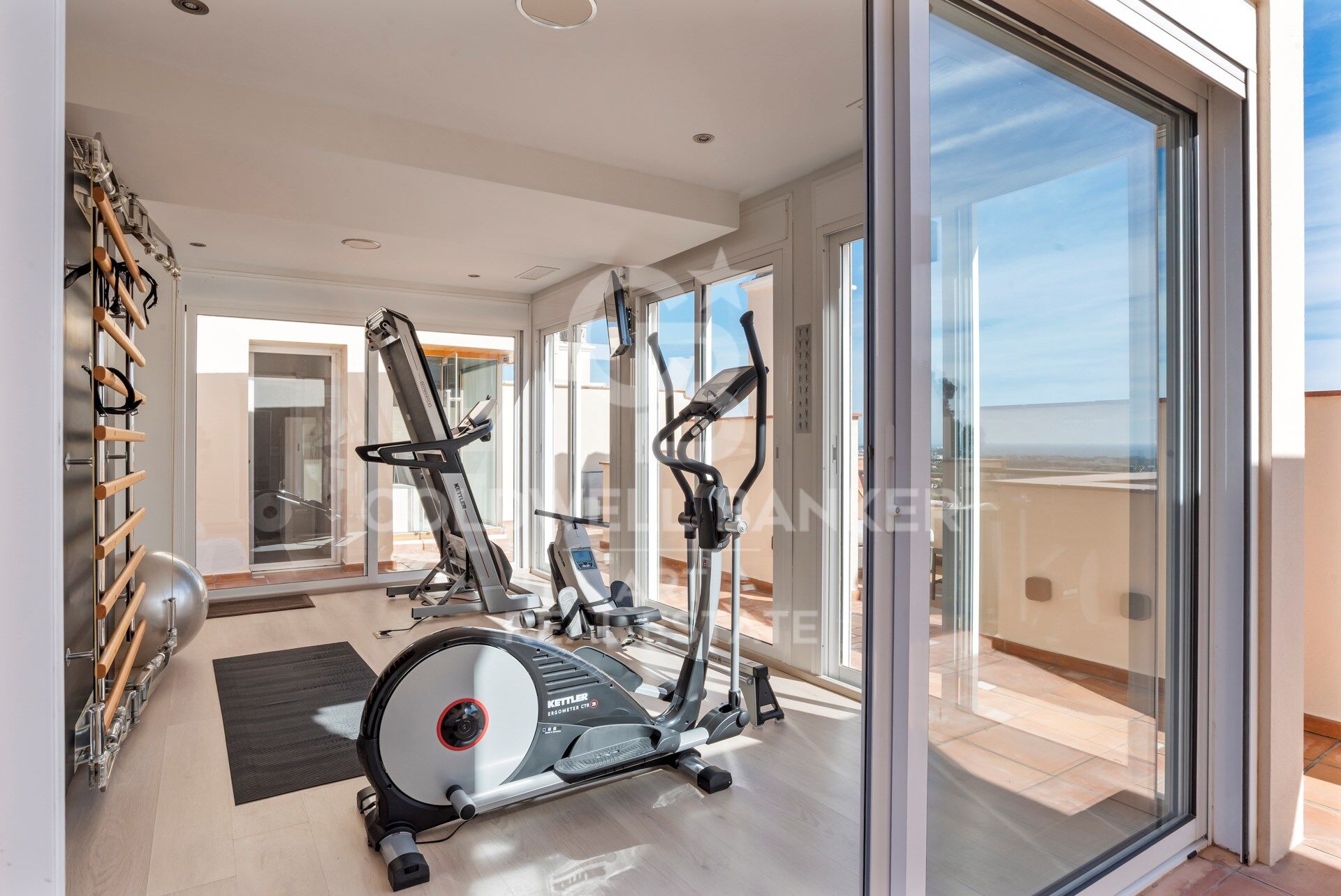 Top quality 4 bedroom penthouse in Altos de los Almendros, Benahavís