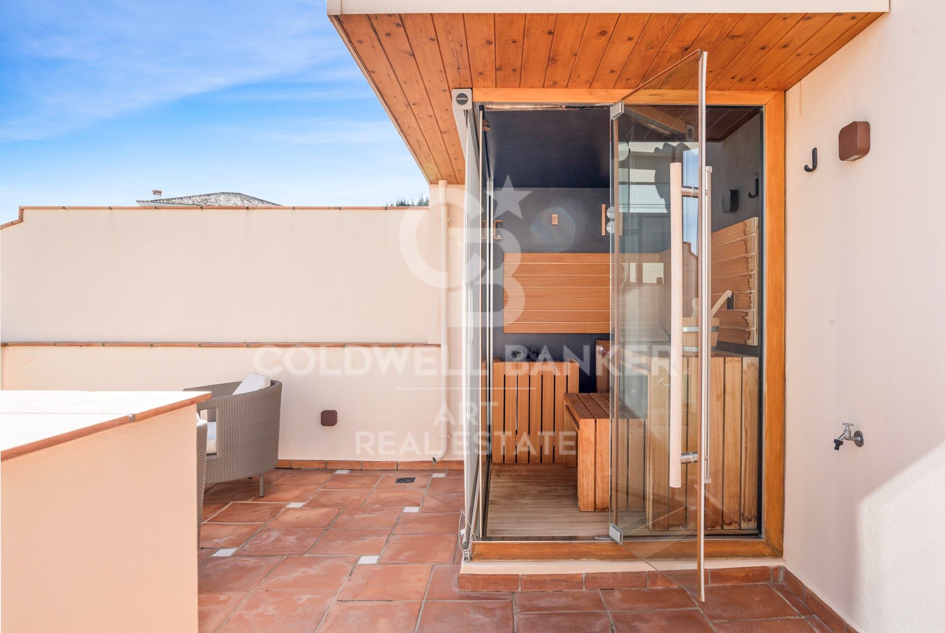 Top quality 4 bedroom penthouse in Altos de los Almendros, Benahavís