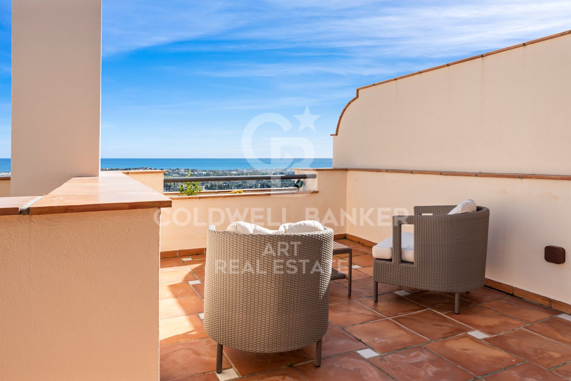 Top quality 4 bedroom penthouse in Altos de los Almendros, Benahavís
