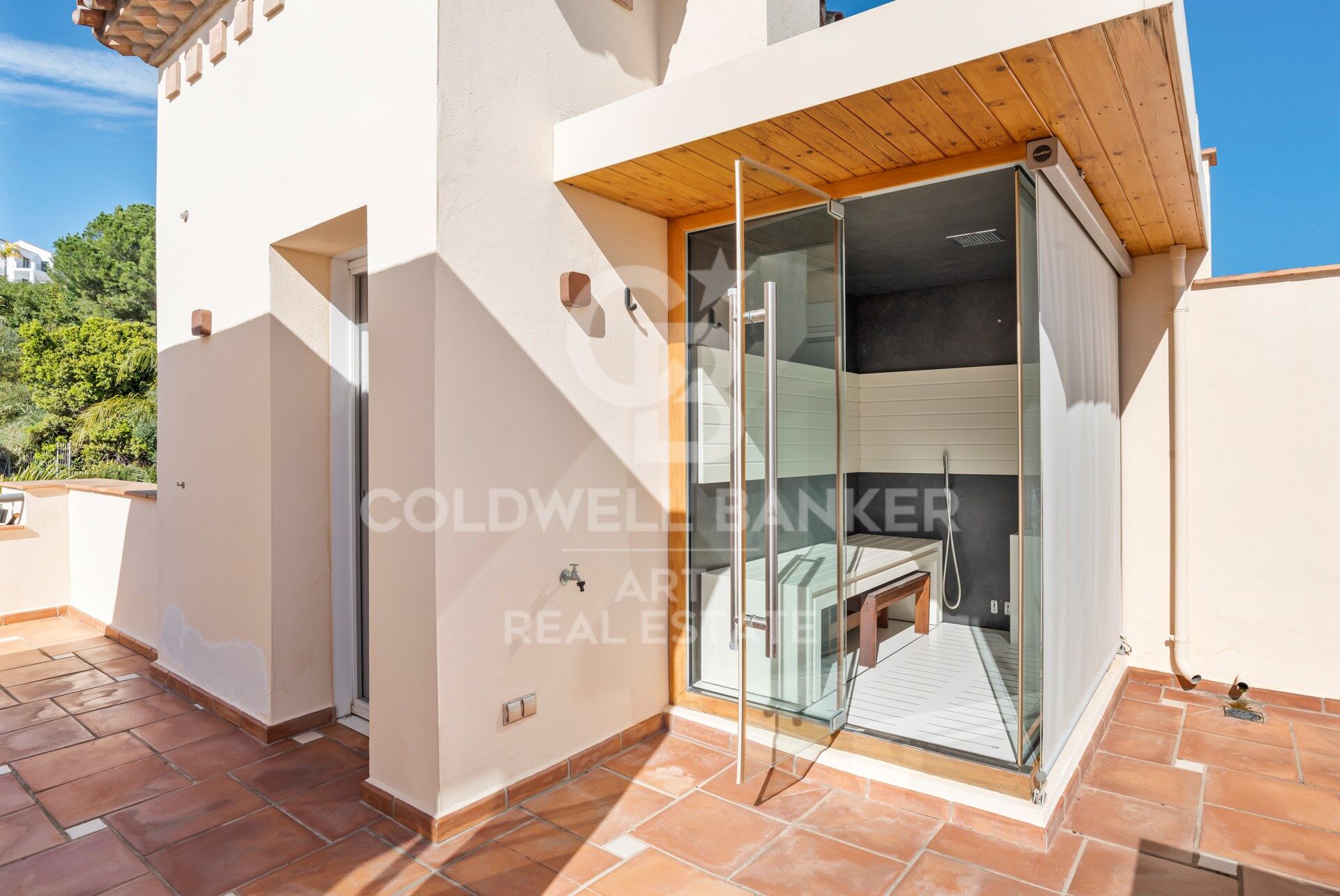 Top quality 4 bedroom penthouse in Altos de los Almendros, Benahavís