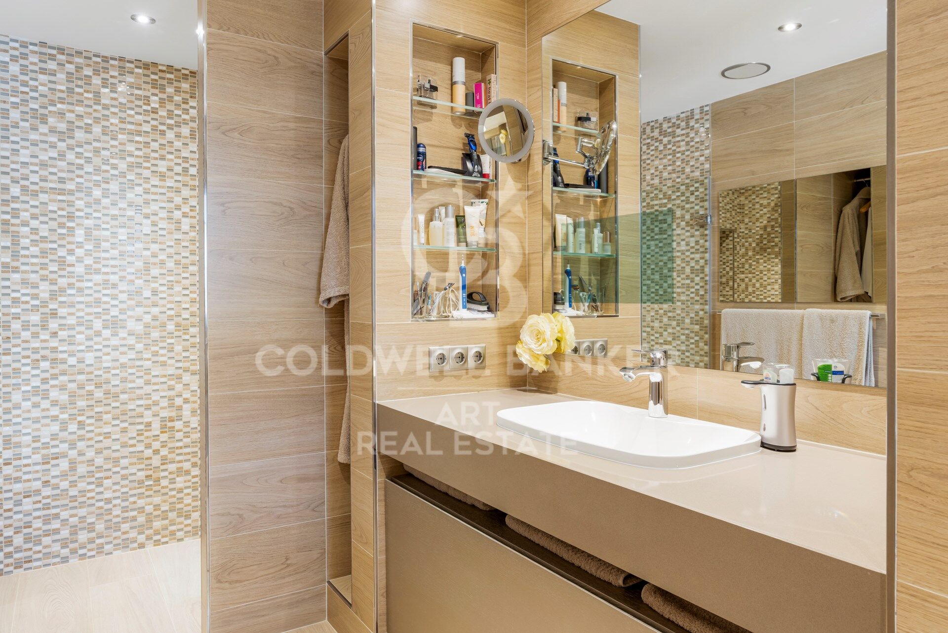 Top quality 4 bedroom penthouse in Altos de los Almendros, Benahavís