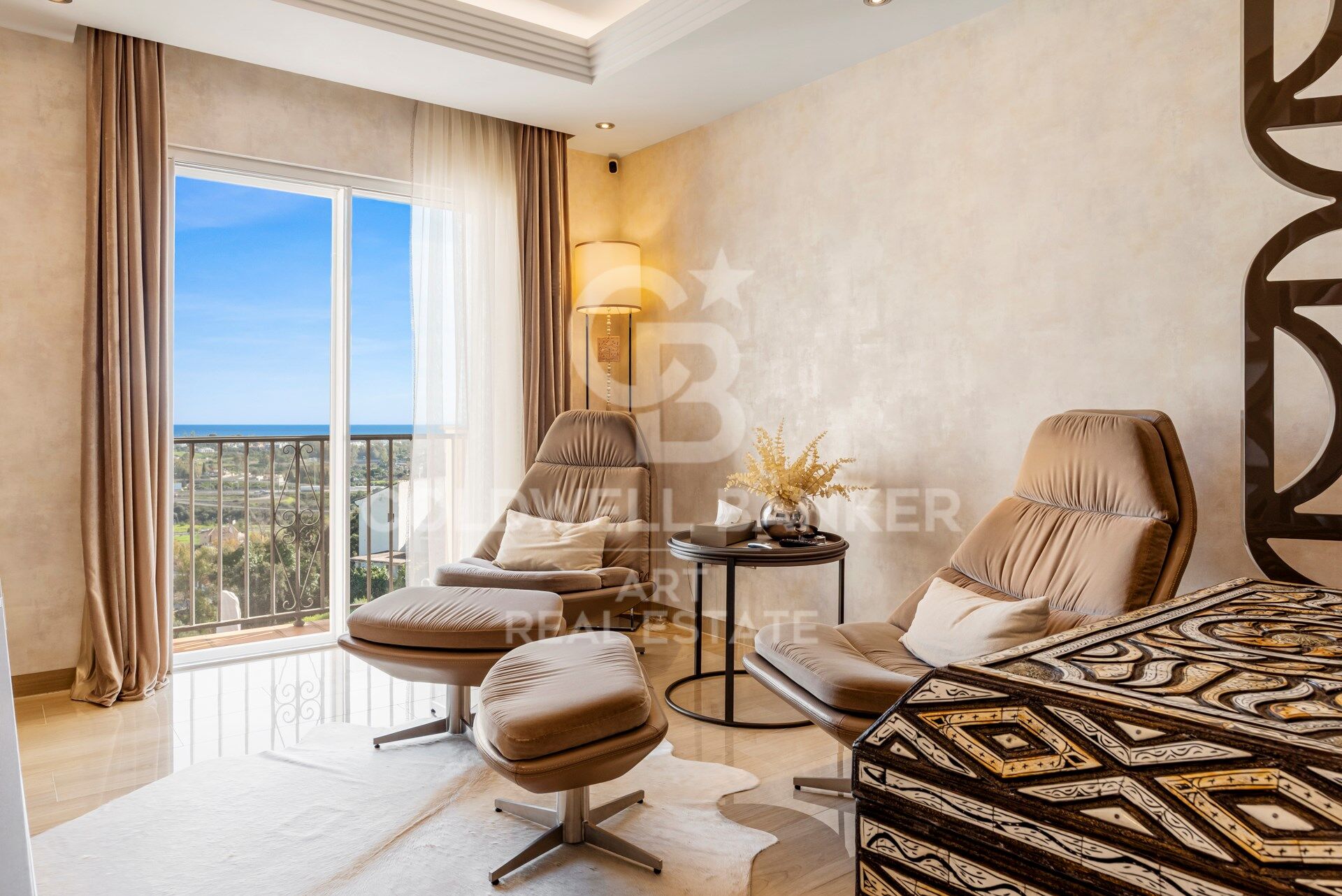 Top quality 4 bedroom penthouse in Altos de los Almendros, Benahavís