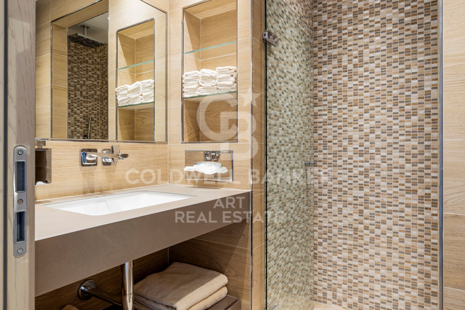 Top quality 4 bedroom penthouse in Altos de los Almendros, Benahavís