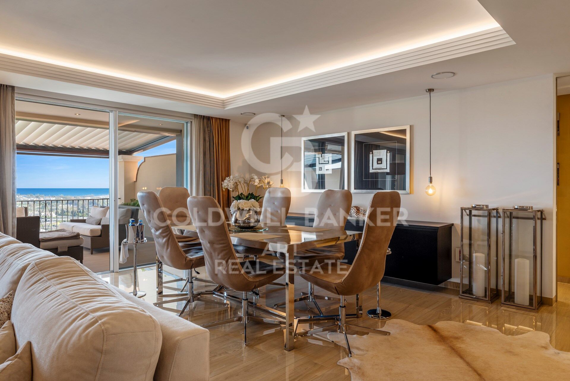 Top quality 4 bedroom penthouse in Altos de los Almendros, Benahavís