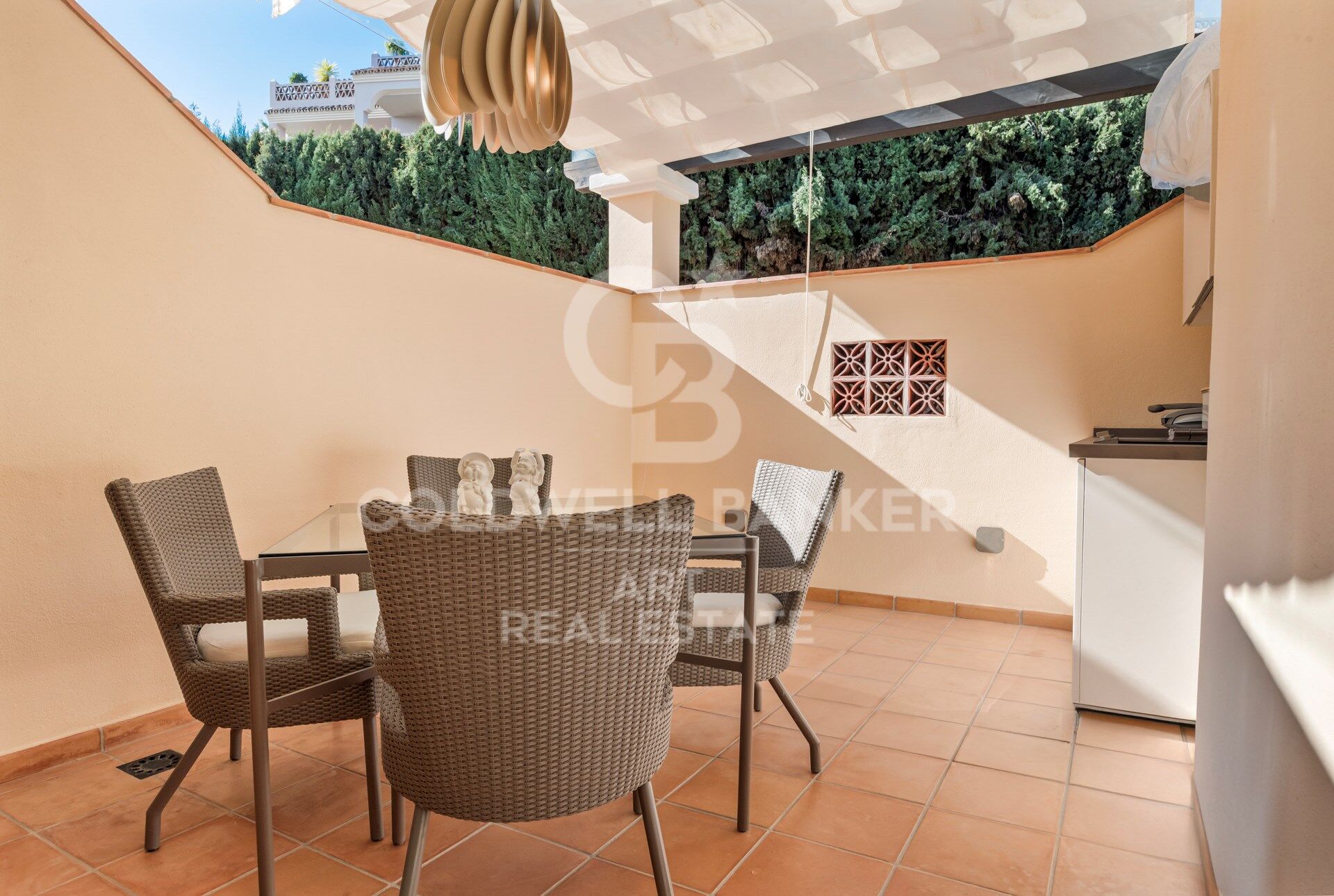 Top quality 4 bedroom penthouse in Altos de los Almendros, Benahavís