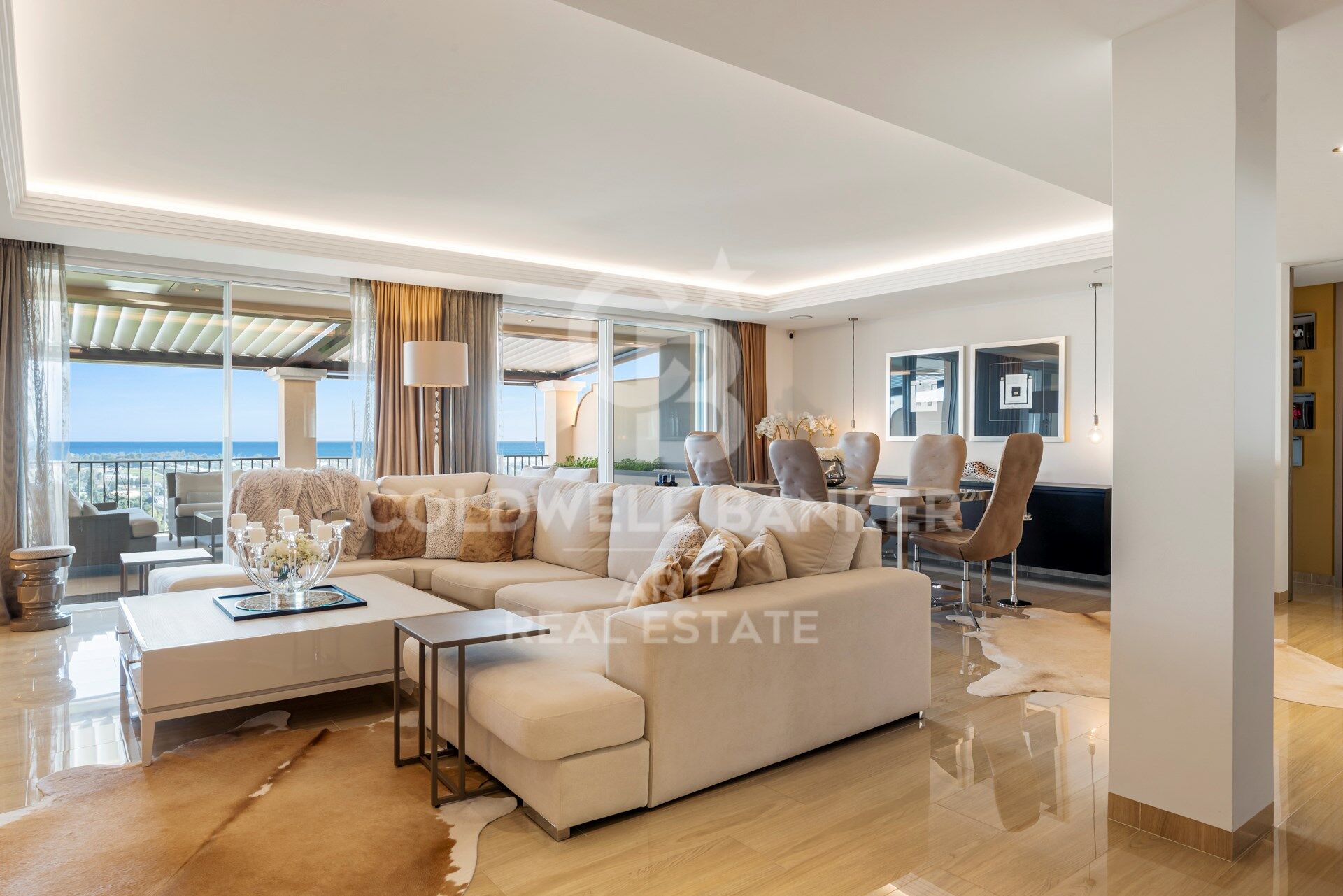Top quality 4 bedroom penthouse in Altos de los Almendros, Benahavís