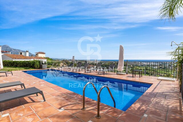 Penthouse de 4 chambres de première qualité à Altos de los Almendros, Benahavís