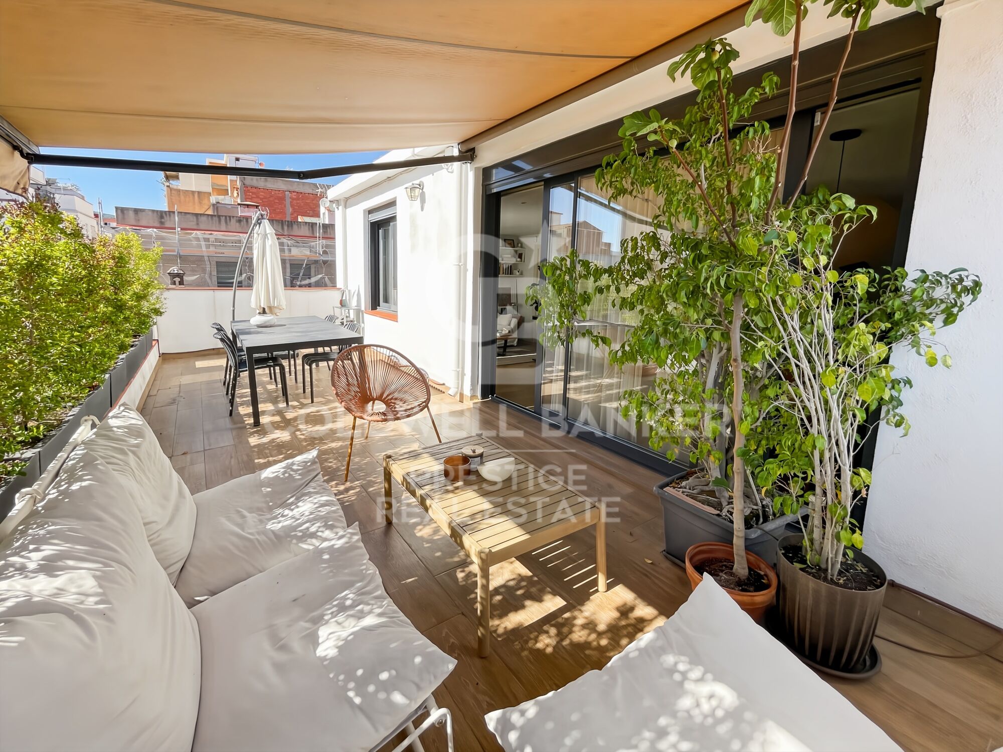 Renovated Penthouse with 2 Terraces in Vila de Gracia