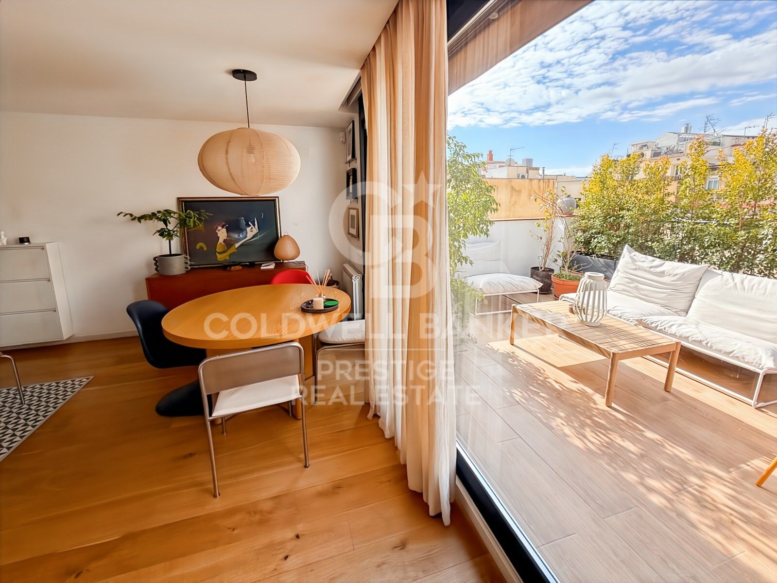 Renovated Penthouse with 2 Terraces in Vila de Gracia