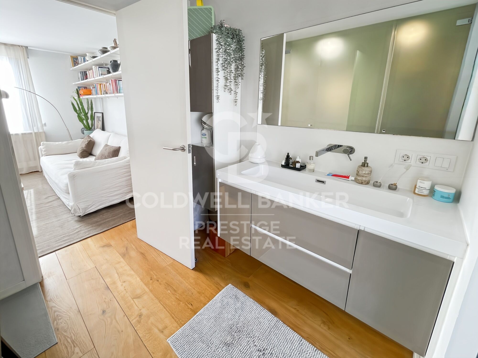 Renovated Penthouse with 2 Terraces in Vila de Gracia