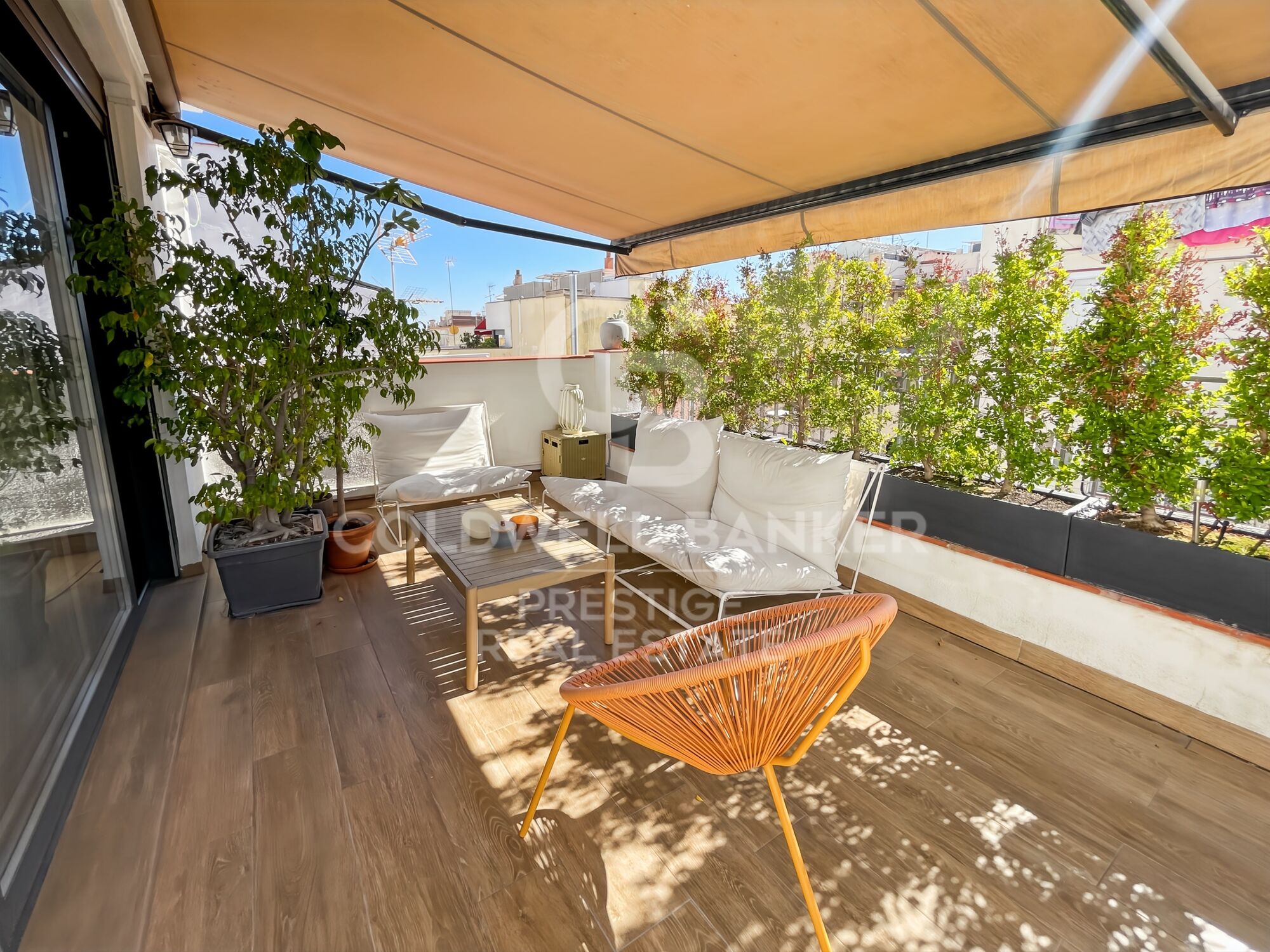 Renovated Penthouse with 2 Terraces in Vila de Gracia