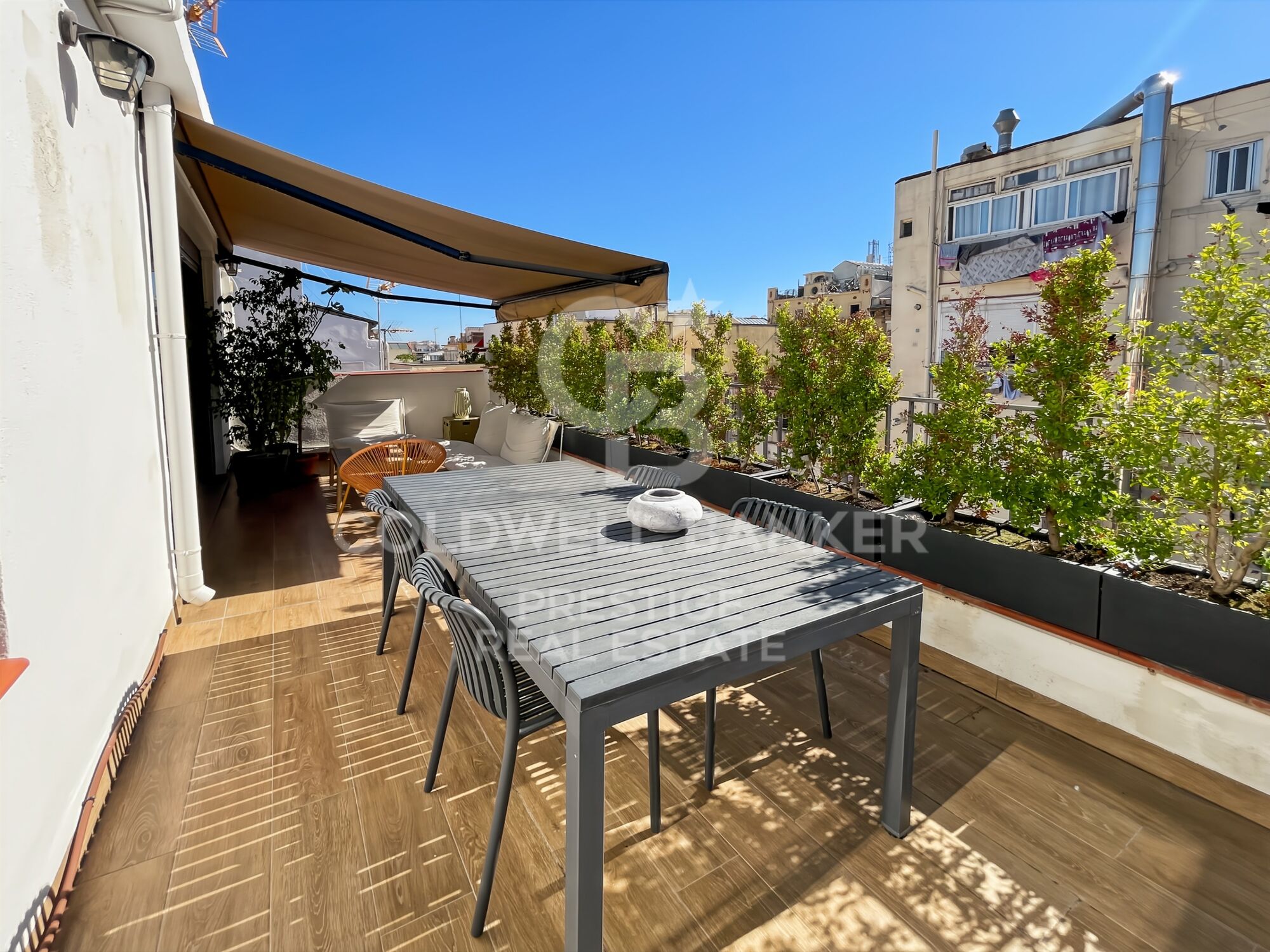 Renovated Penthouse with 2 Terraces in Vila de Gracia