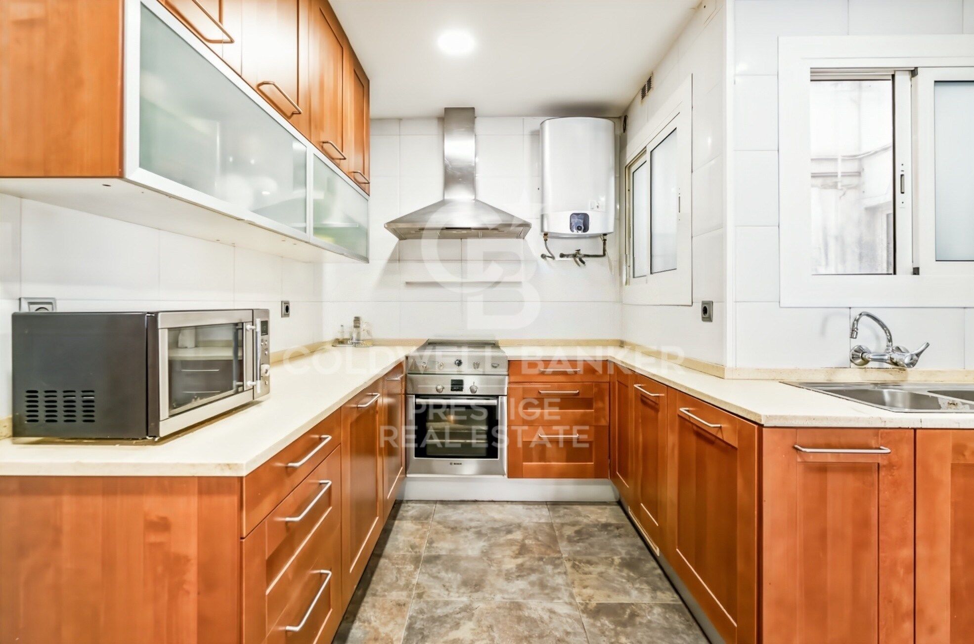 Large apartment to renovate with Catalan vaulted ceilings and high ceilings in Vila de Gràcia - Idea