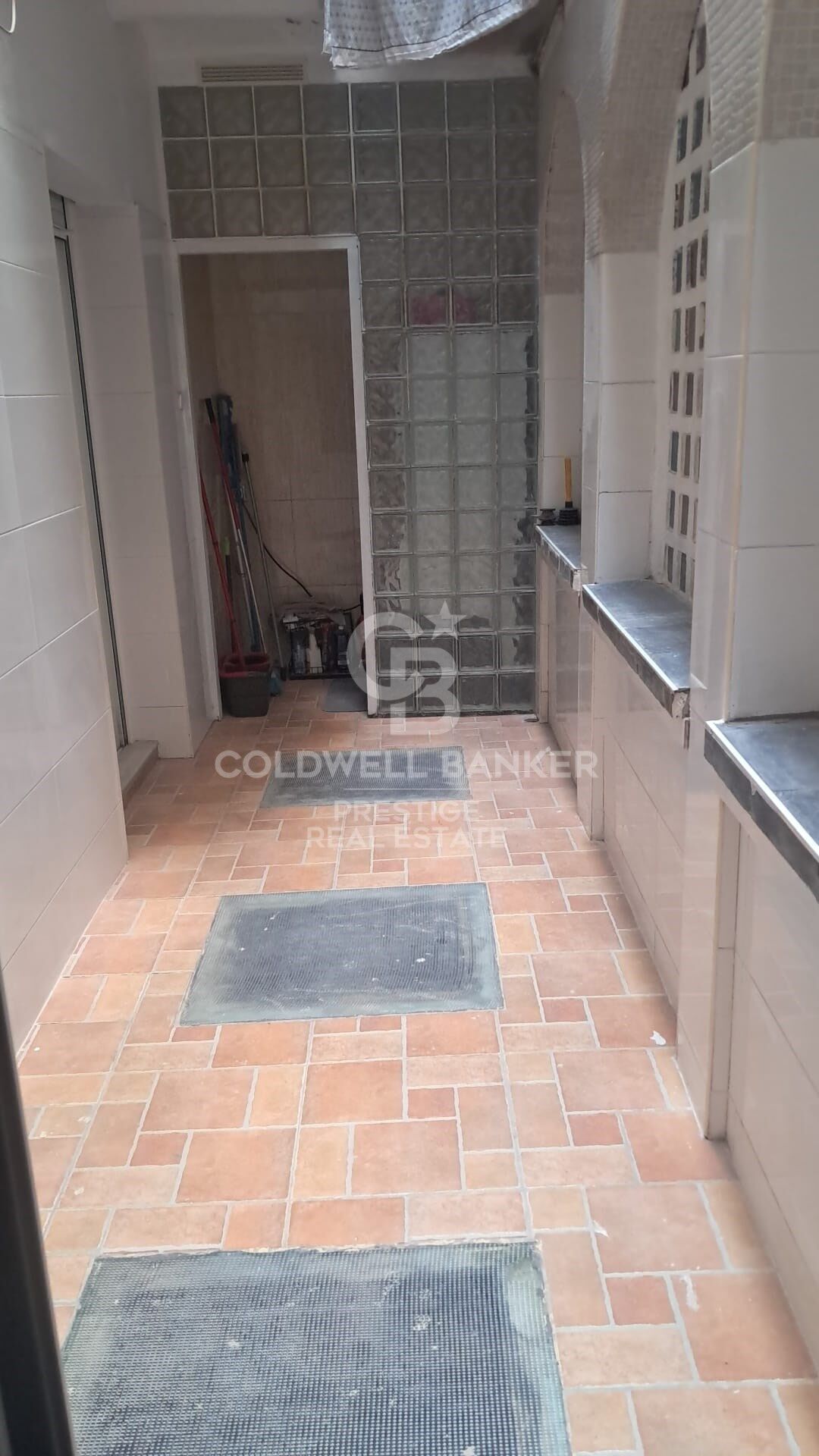 Large apartment to renovate with Catalan vaulted ceilings and high ceilings in Vila de Gràcia - Idea