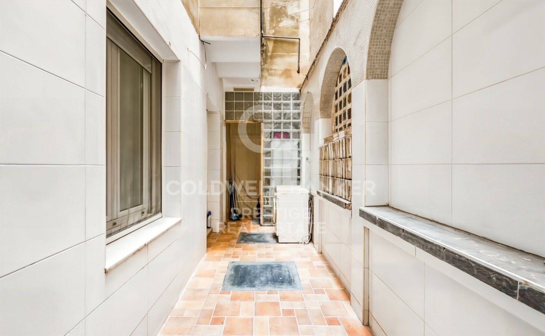 Large apartment to renovate with Catalan vaulted ceilings and high ceilings in Vila de Gràcia - Idea