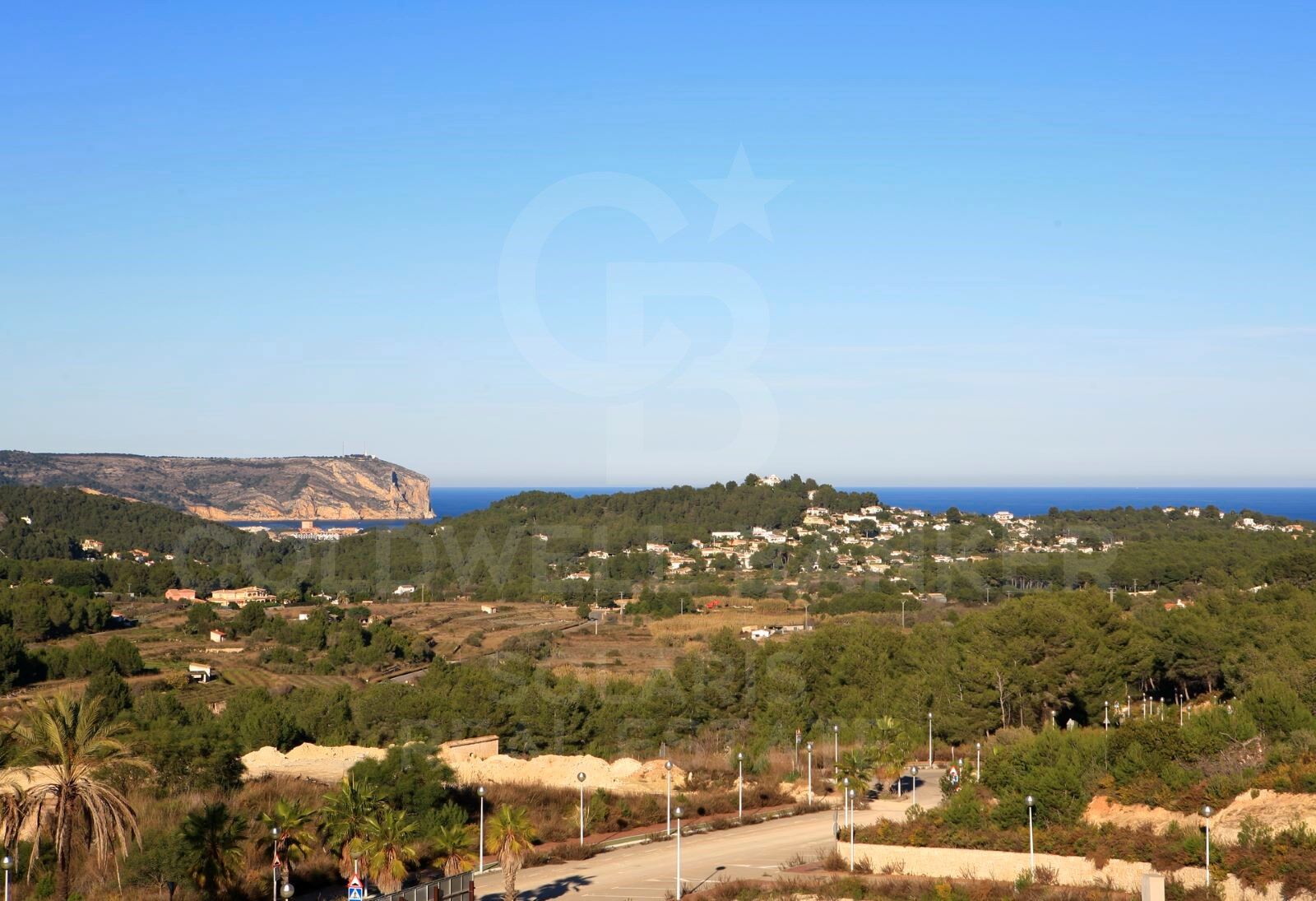 Villa de luxe sur mesure avec vue panoramique sur la mer et le Montgó
