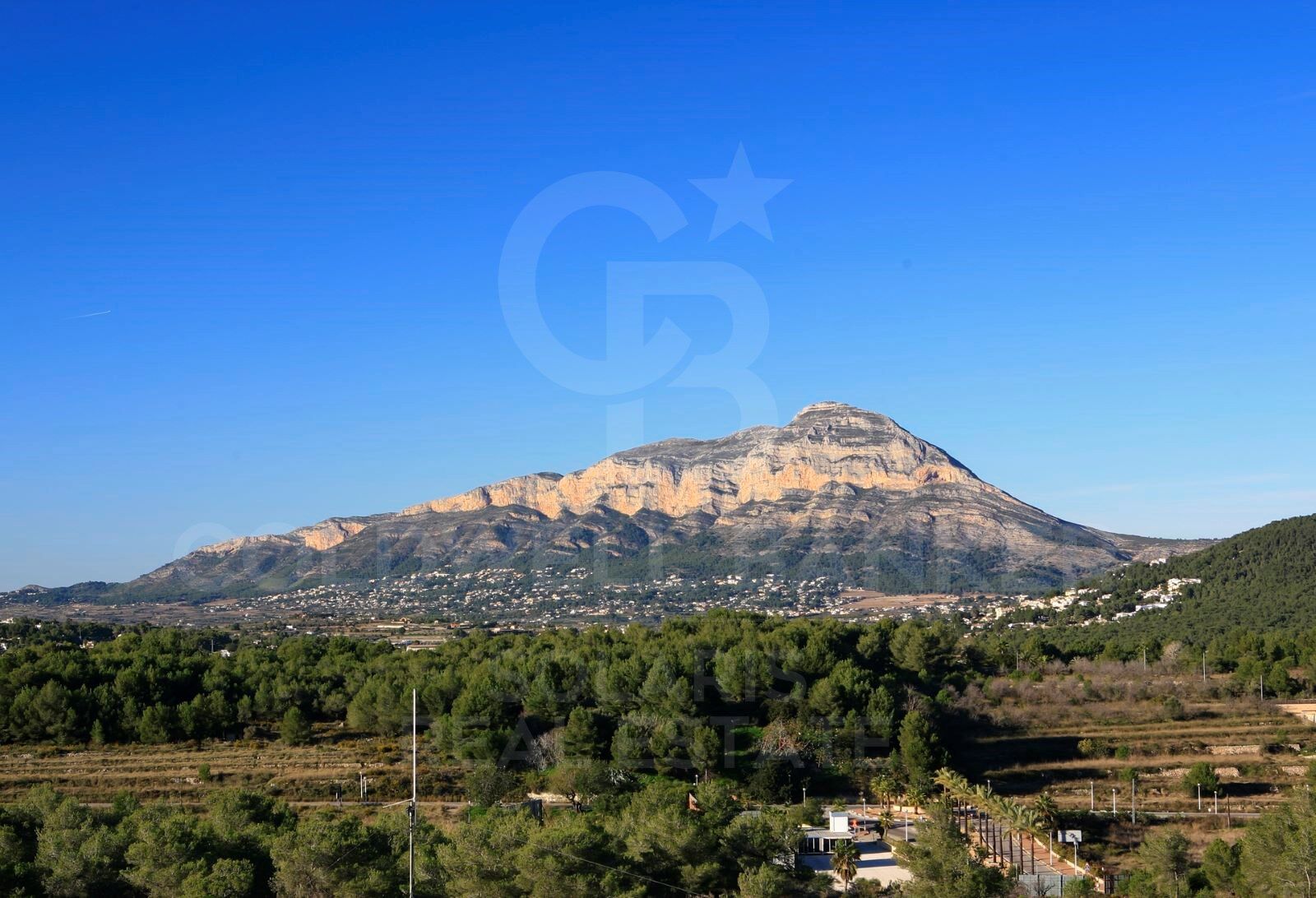 Villa de luxe sur mesure avec vue panoramique sur la mer et le Montgó