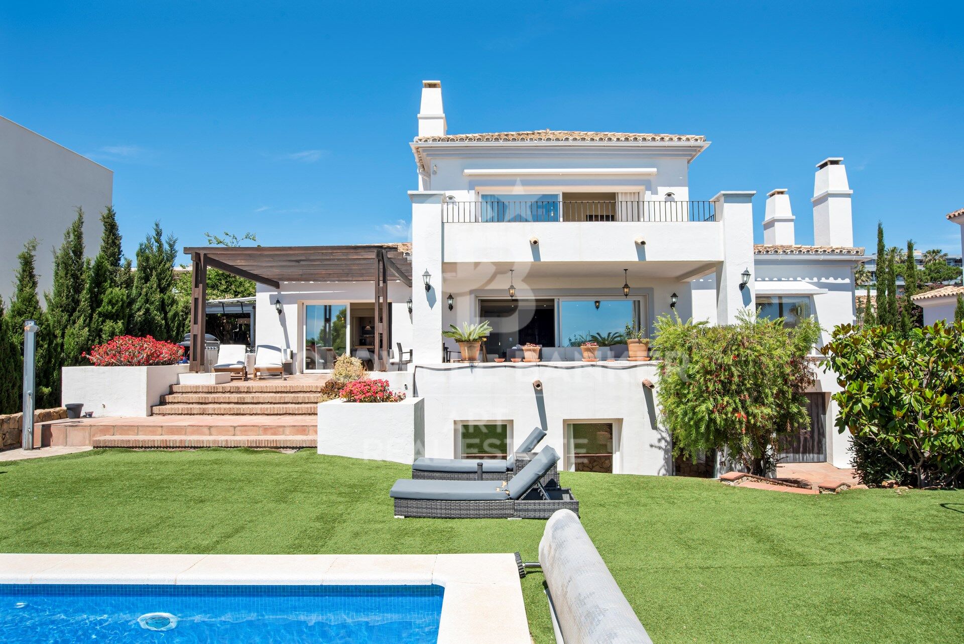 Luxuriöse zeitgenössische Villa mit atemberaubendem Mittelmeerblick in La Paloma