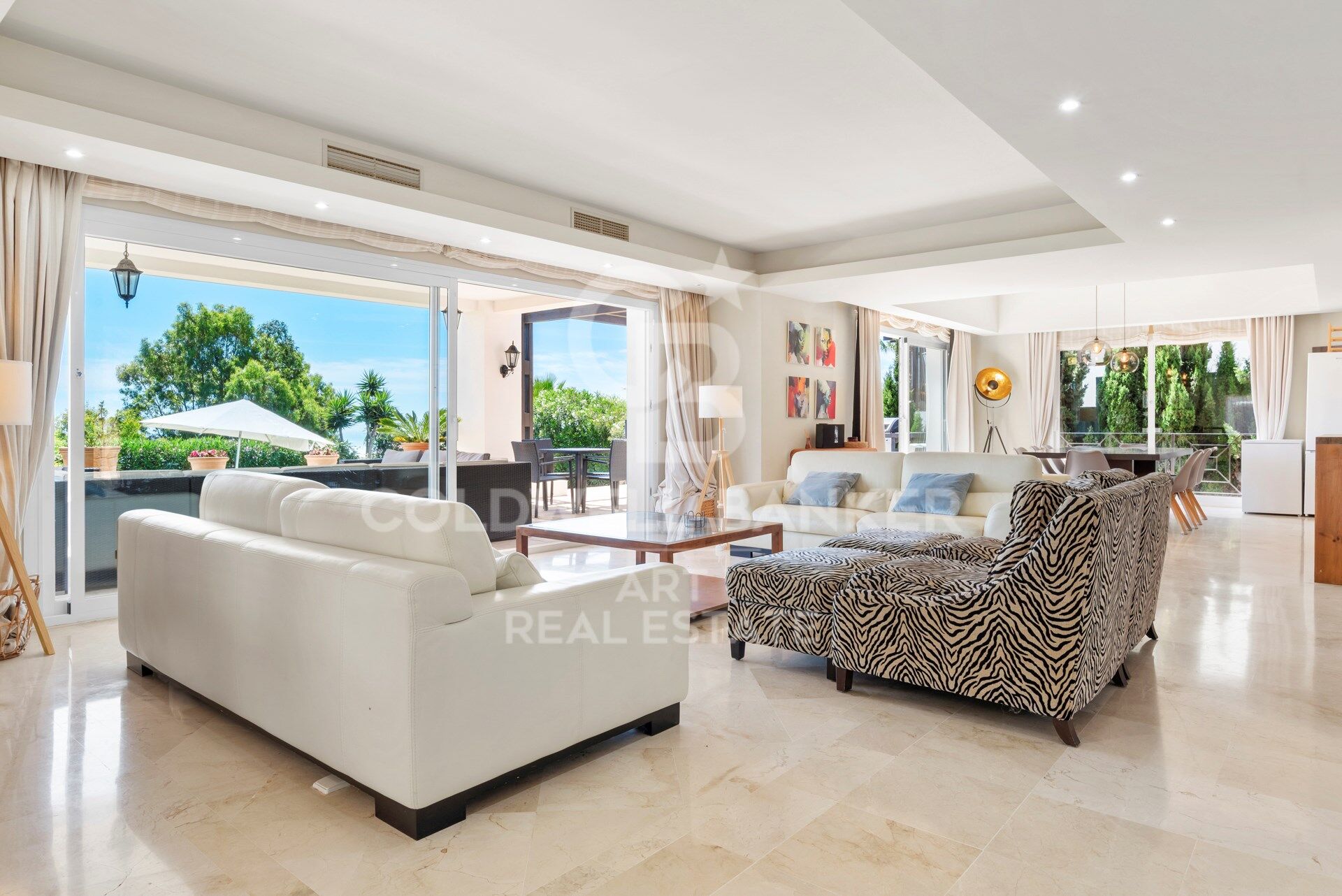 Luxuriöse zeitgenössische Villa mit atemberaubendem Mittelmeerblick in La Paloma