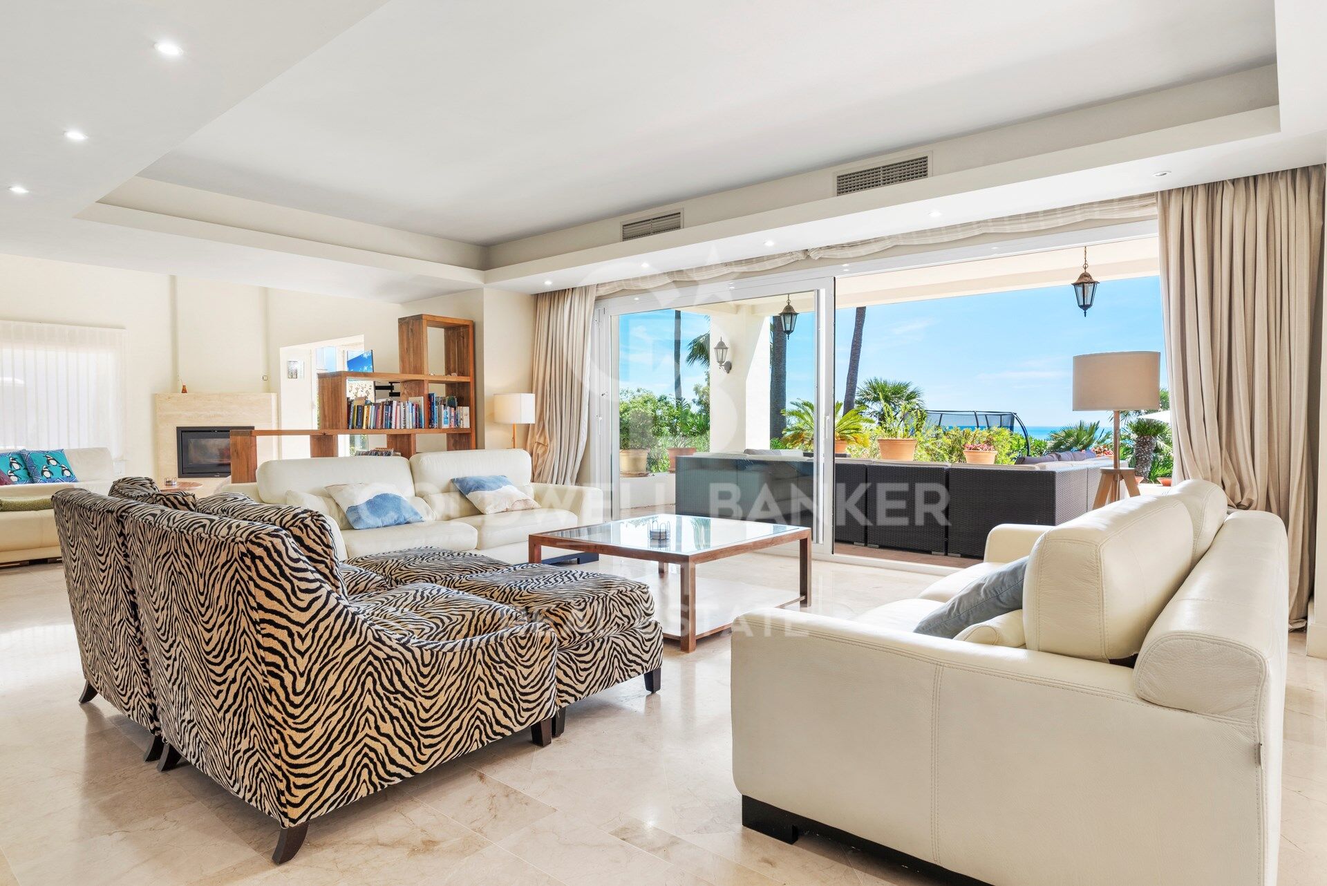 Luxuriöse zeitgenössische Villa mit atemberaubendem Mittelmeerblick in La Paloma