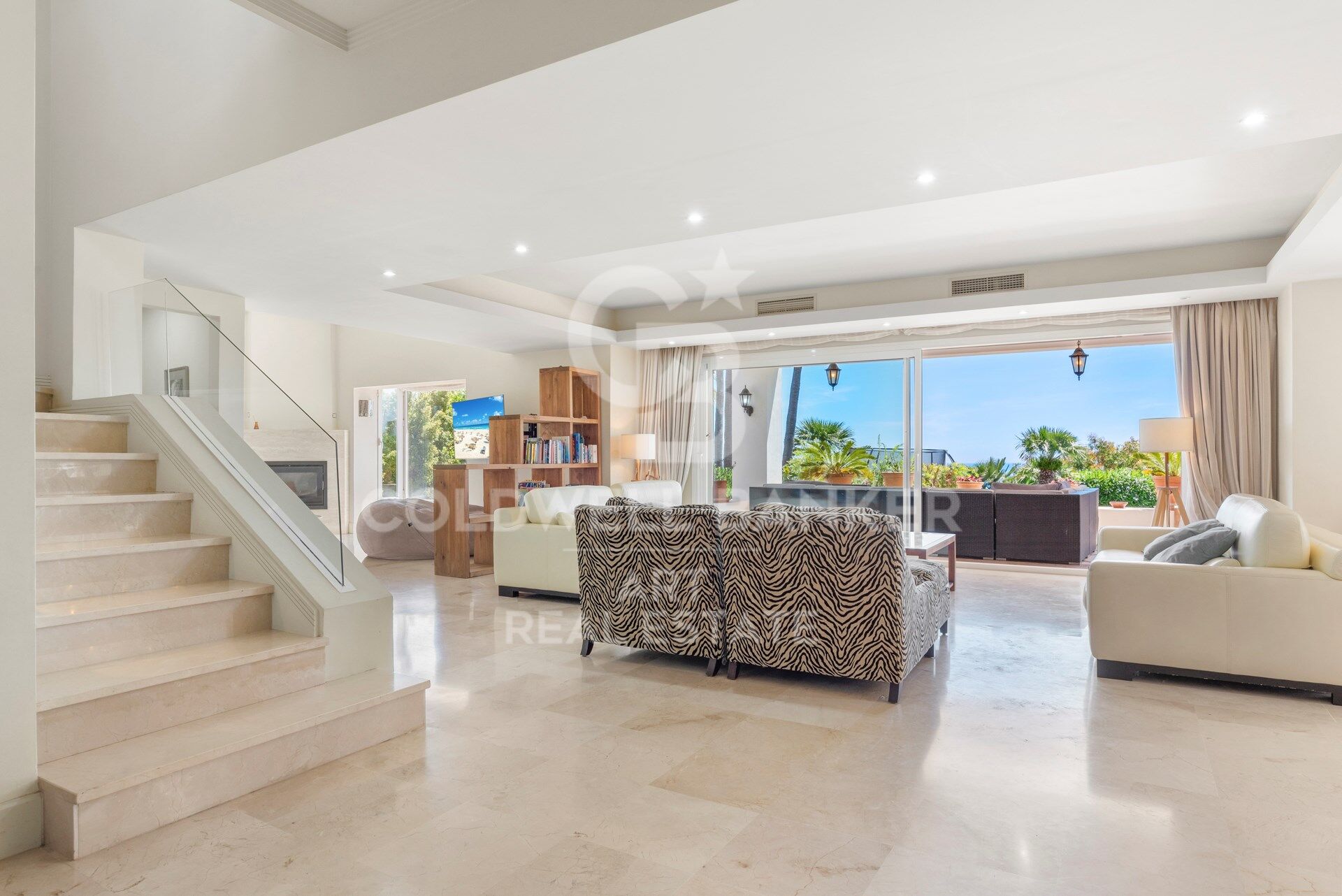 Luxuriöse zeitgenössische Villa mit atemberaubendem Mittelmeerblick in La Paloma