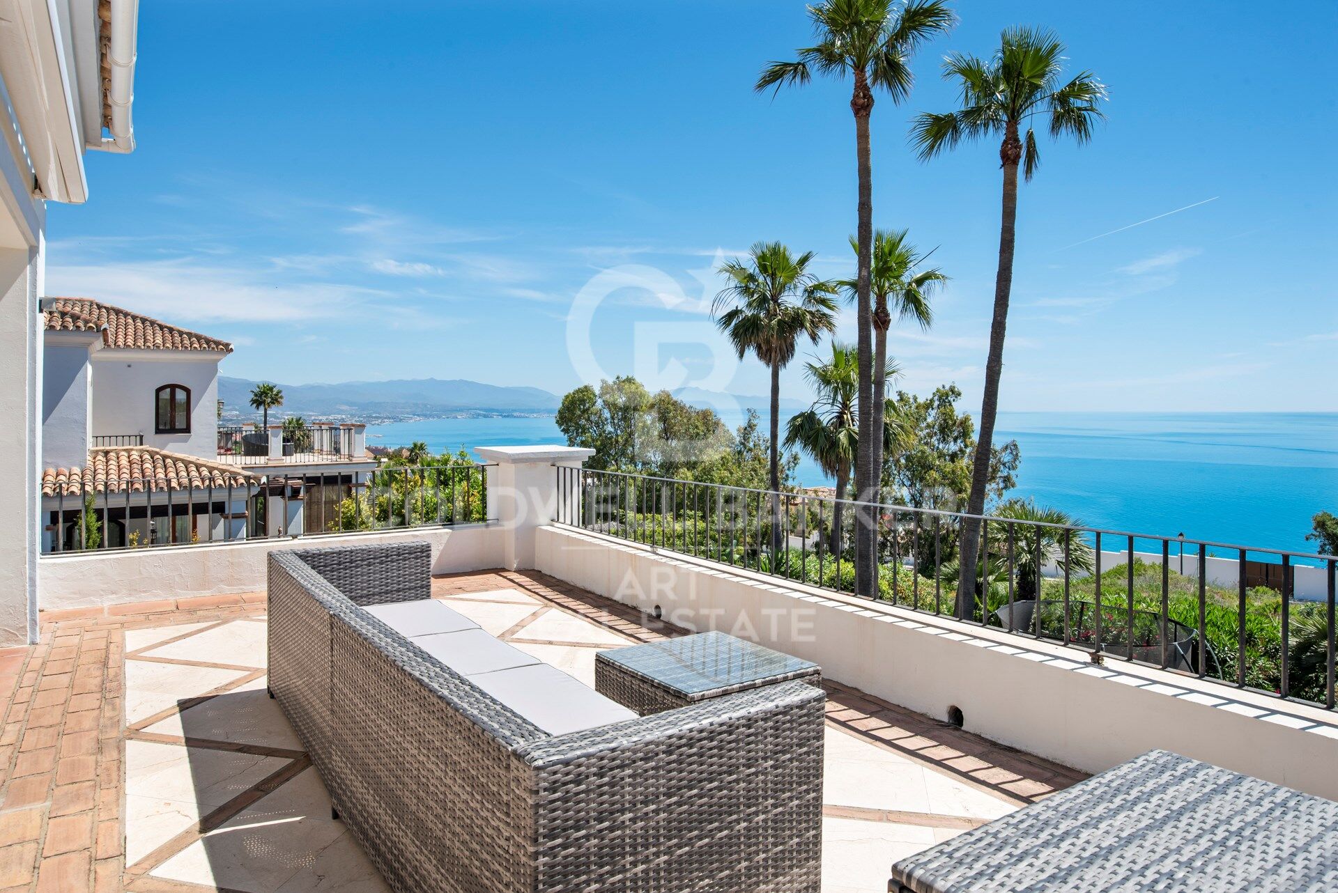 Luxuriöse zeitgenössische Villa mit atemberaubendem Mittelmeerblick in La Paloma