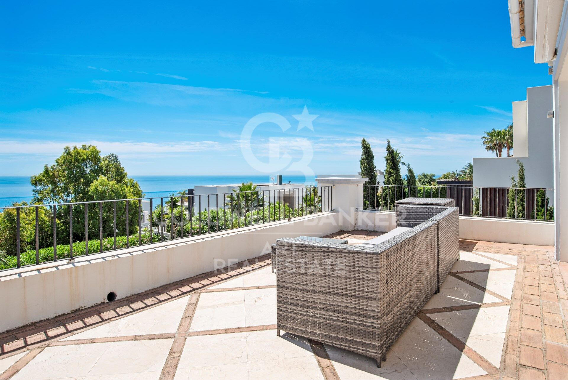 Luxuriöse zeitgenössische Villa mit atemberaubendem Mittelmeerblick in La Paloma
