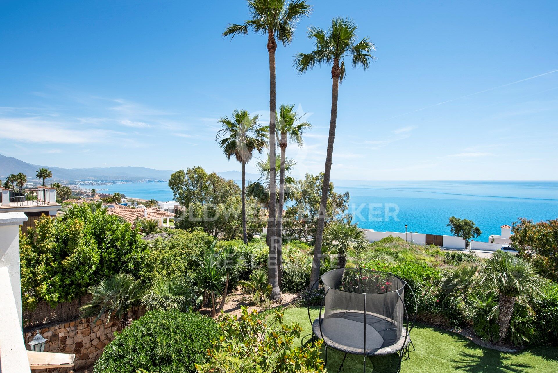 Luxuriöse zeitgenössische Villa mit atemberaubendem Mittelmeerblick in La Paloma