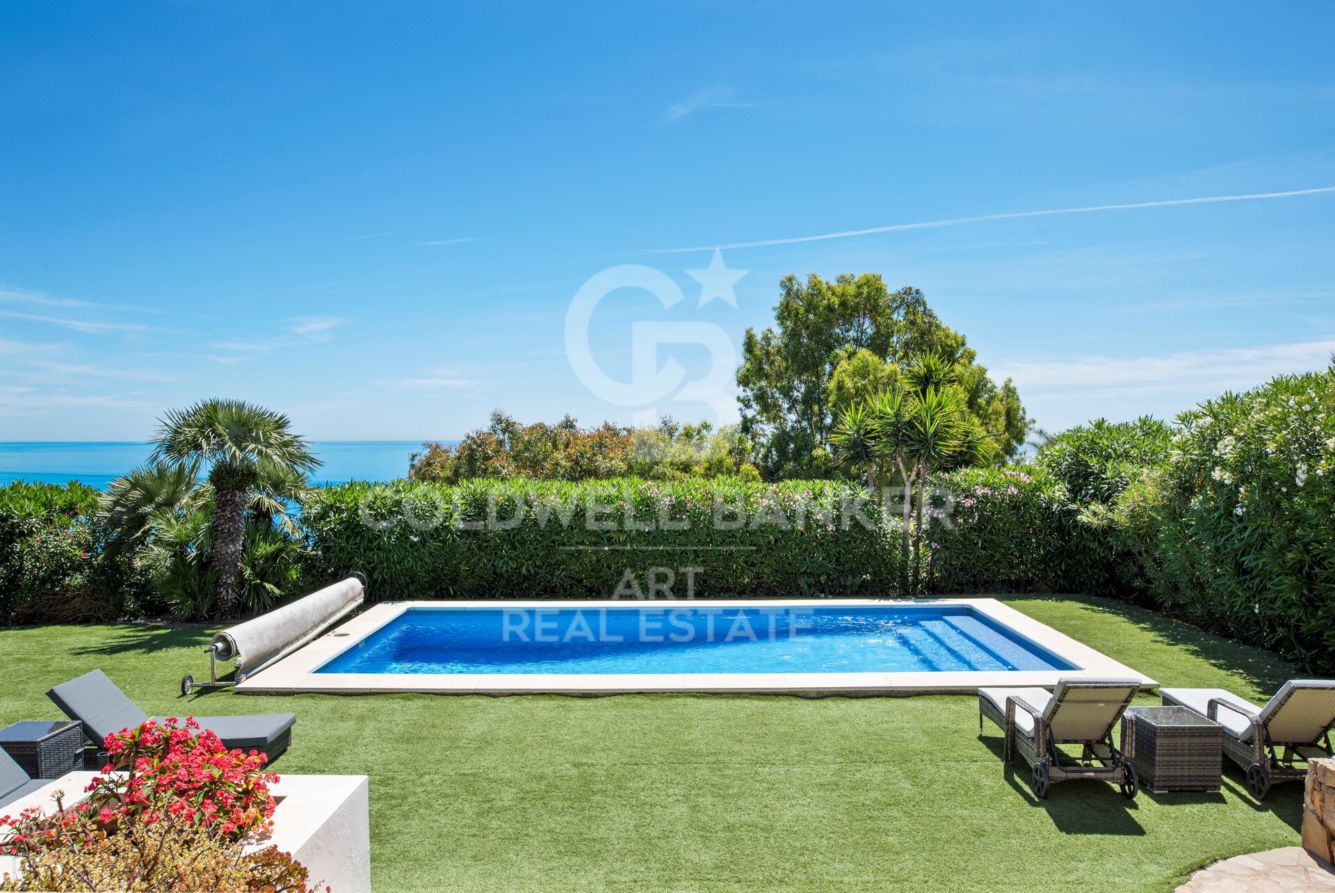 Luxuriöse zeitgenössische Villa mit atemberaubendem Mittelmeerblick in La Paloma