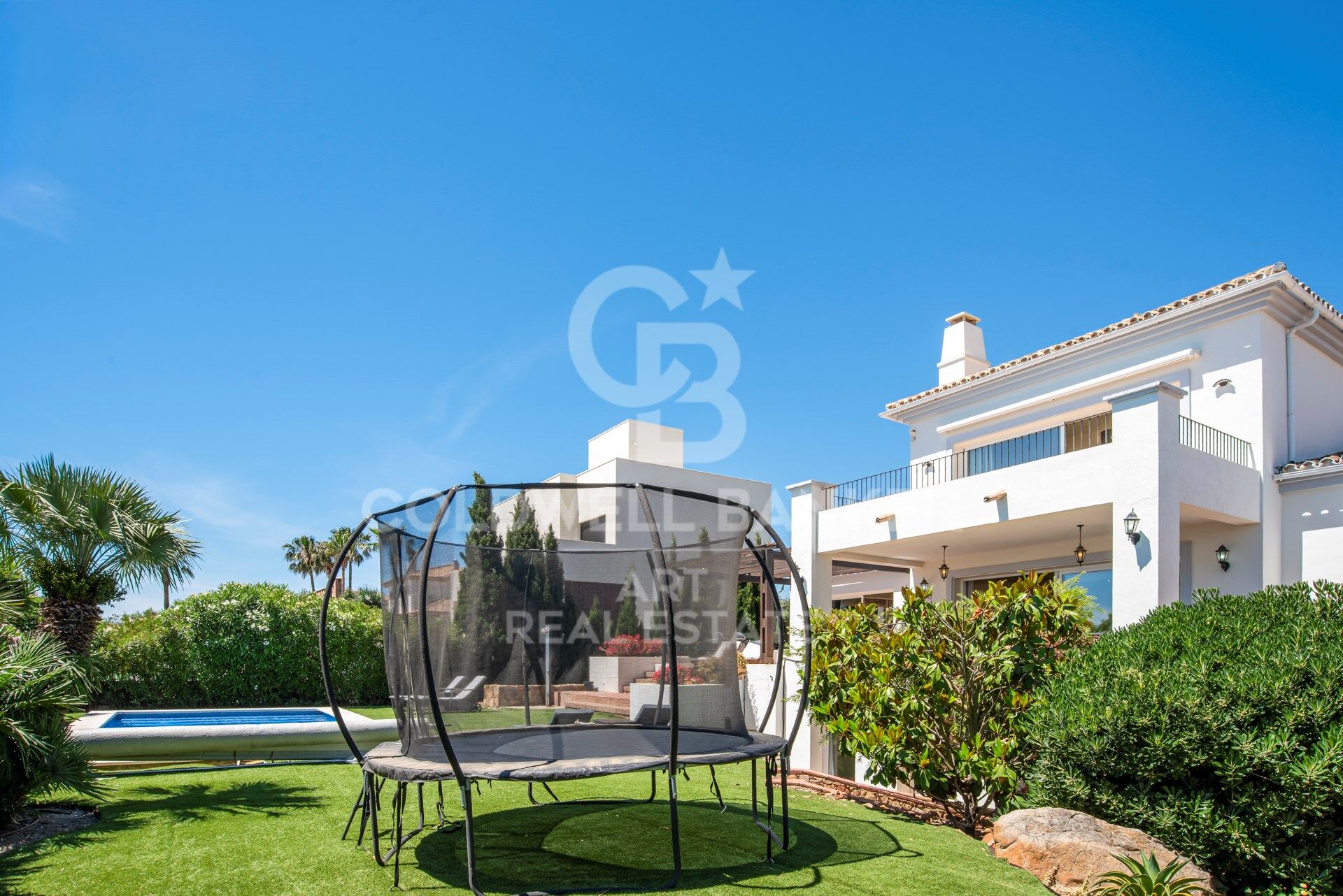 Luxuriöse zeitgenössische Villa mit atemberaubendem Mittelmeerblick in La Paloma