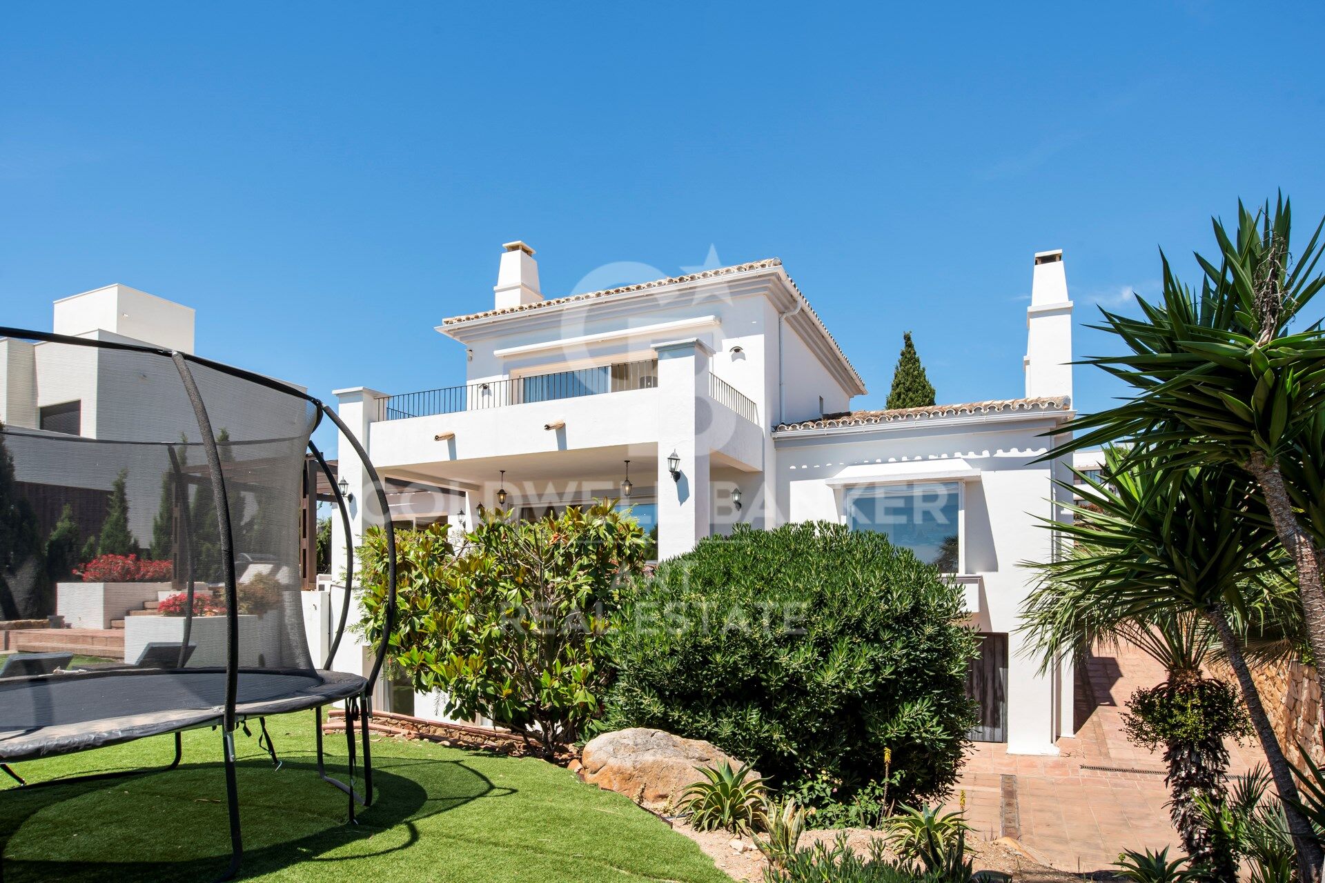 Luxuriöse zeitgenössische Villa mit atemberaubendem Mittelmeerblick in La Paloma