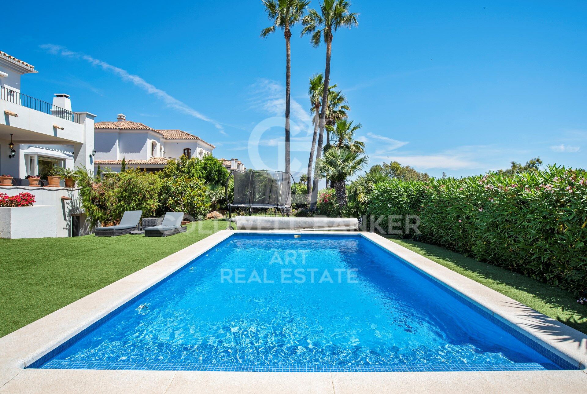 Luxuriöse zeitgenössische Villa mit atemberaubendem Mittelmeerblick in La Paloma