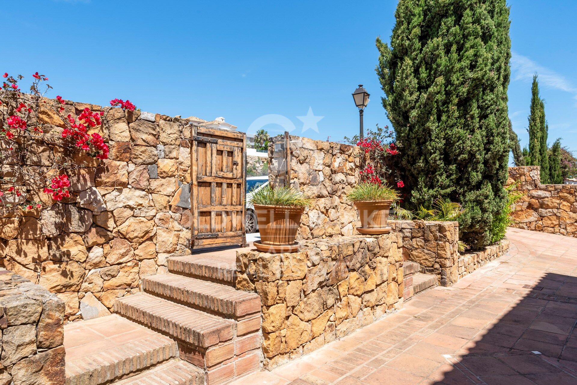 Luxuriöse zeitgenössische Villa mit atemberaubendem Mittelmeerblick in La Paloma