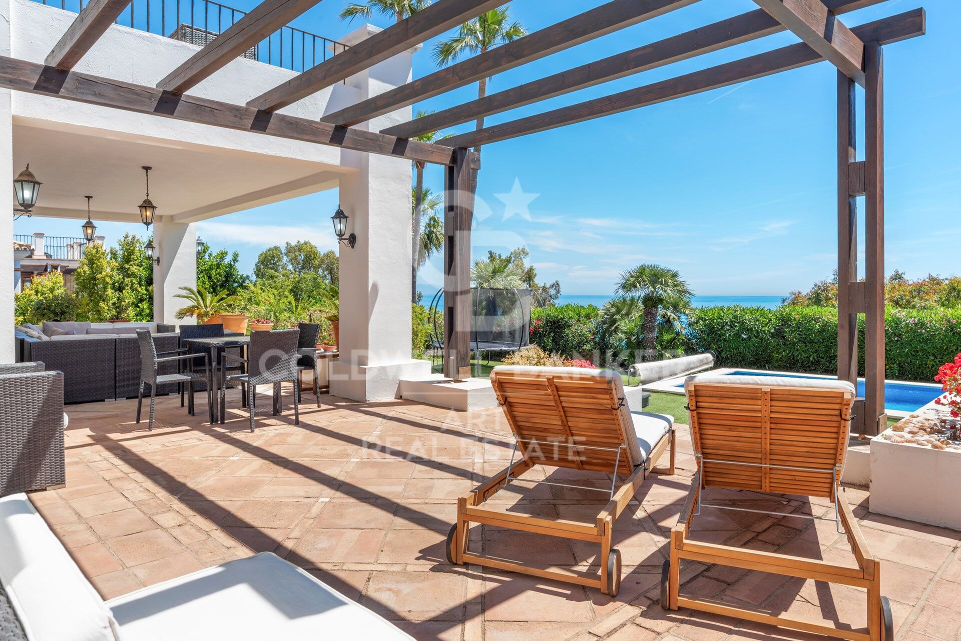 Luxuriöse zeitgenössische Villa mit atemberaubendem Mittelmeerblick in La Paloma