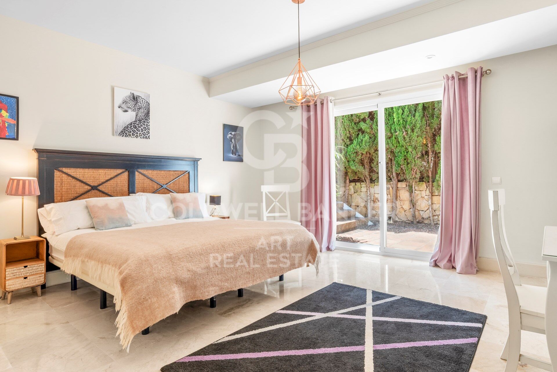 Luxuriöse zeitgenössische Villa mit atemberaubendem Mittelmeerblick in La Paloma