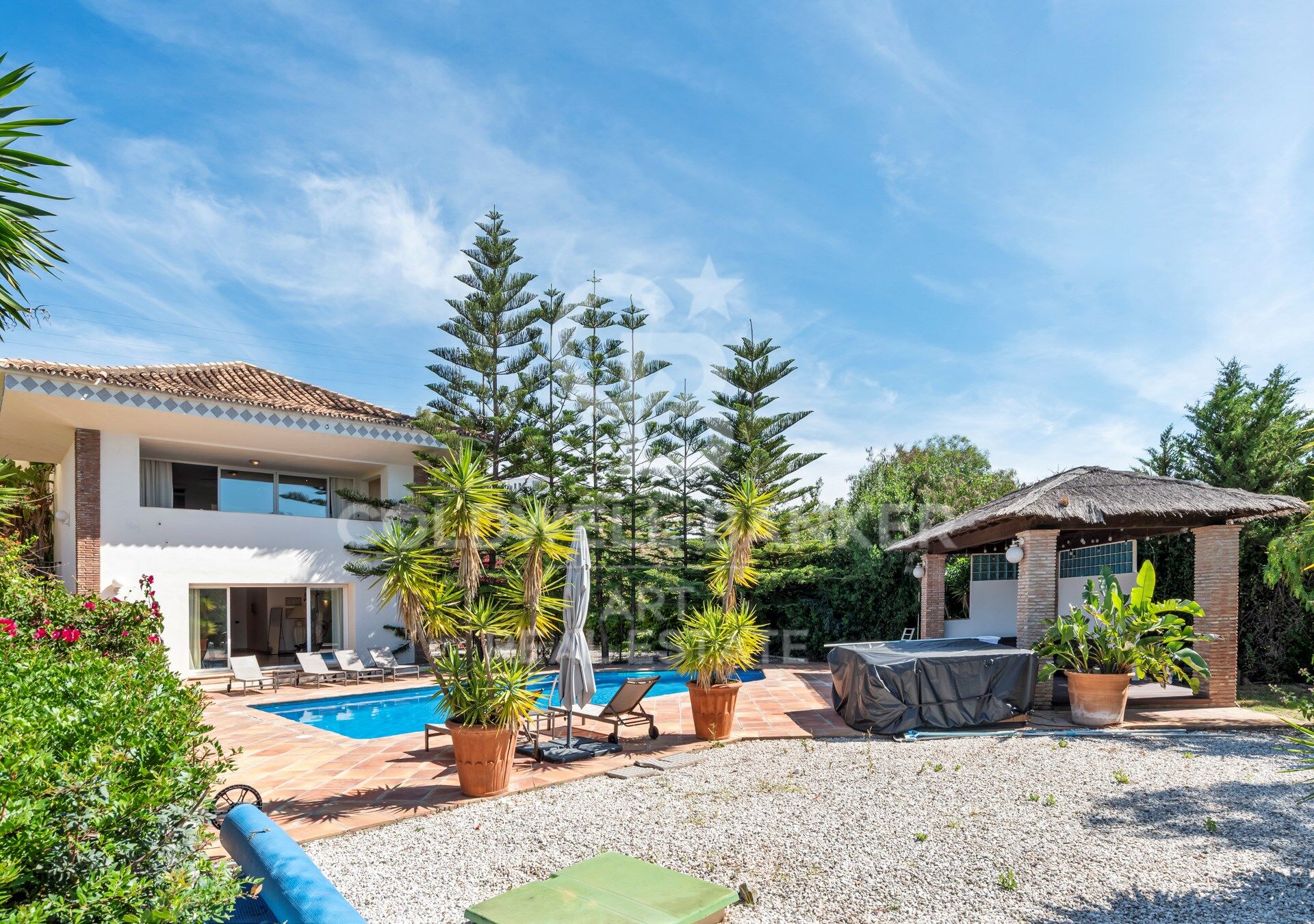 Luxusvilla mit Panoramablick auf das Mittelmeer in Benahavís