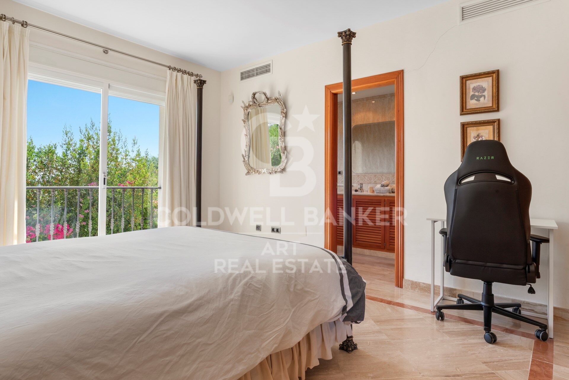 Luxusvilla mit Panoramablick auf das Mittelmeer in Benahavís