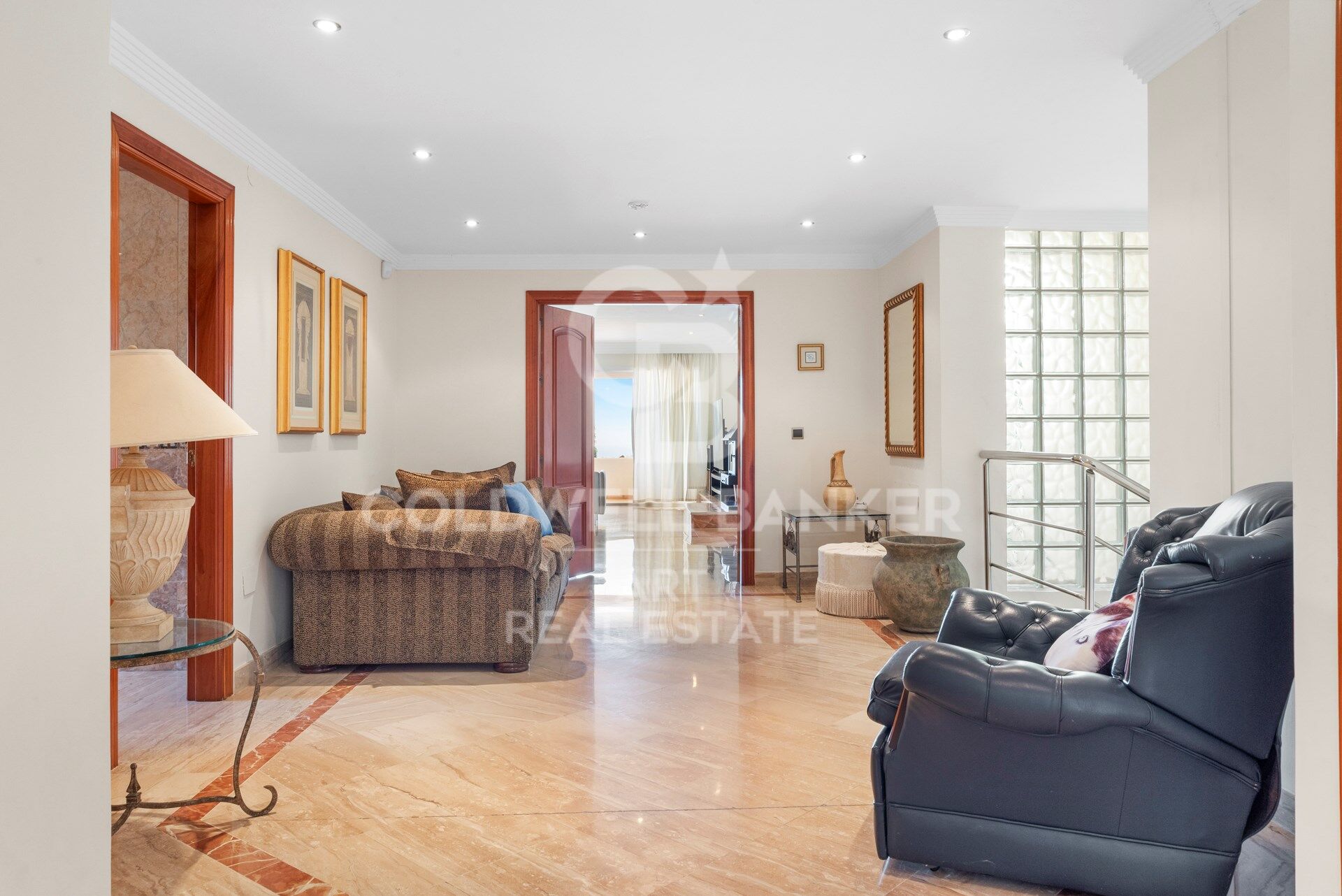 Luxusvilla mit Panoramablick auf das Mittelmeer in Benahavís