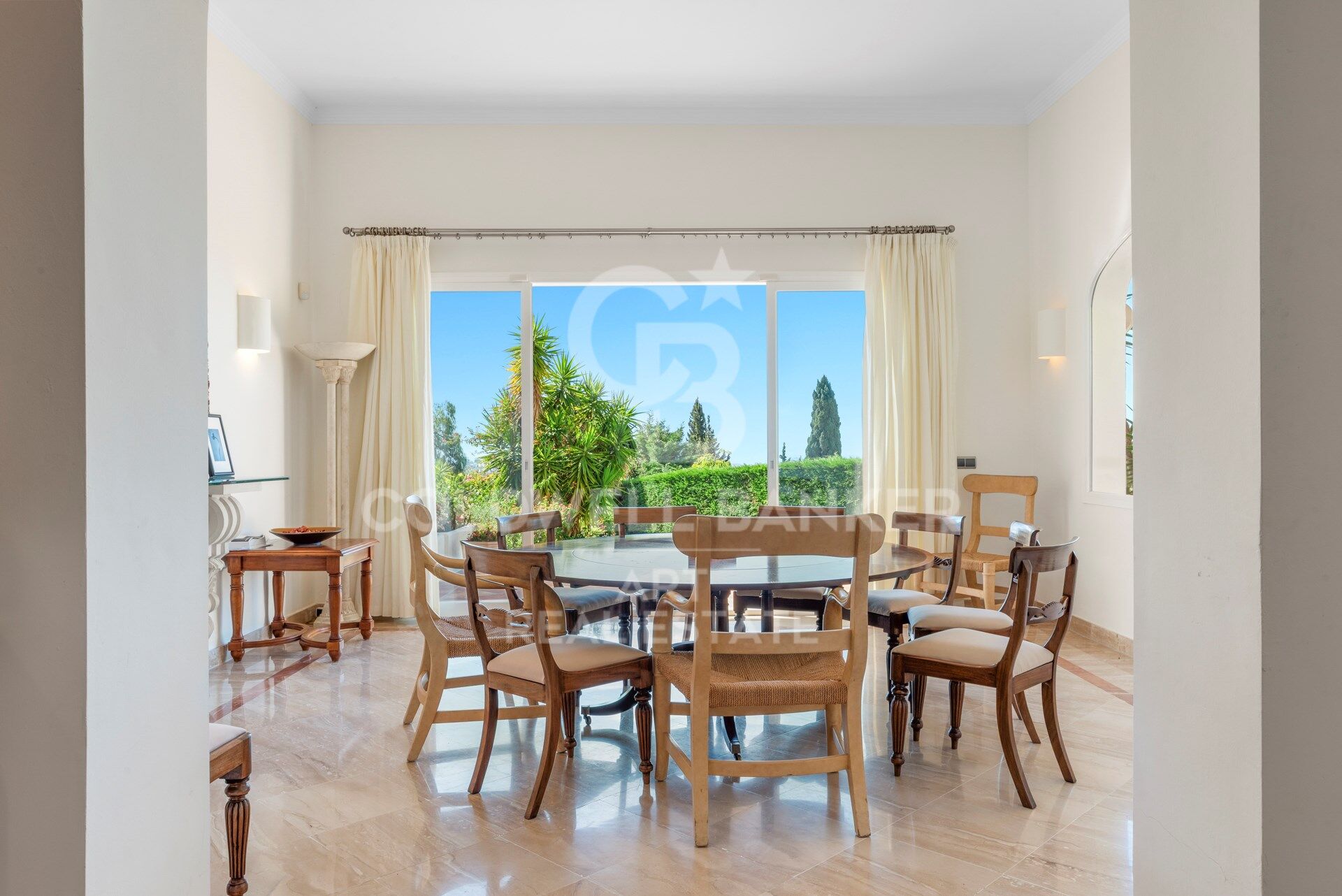 Luxusvilla mit Panoramablick auf das Mittelmeer in Benahavís