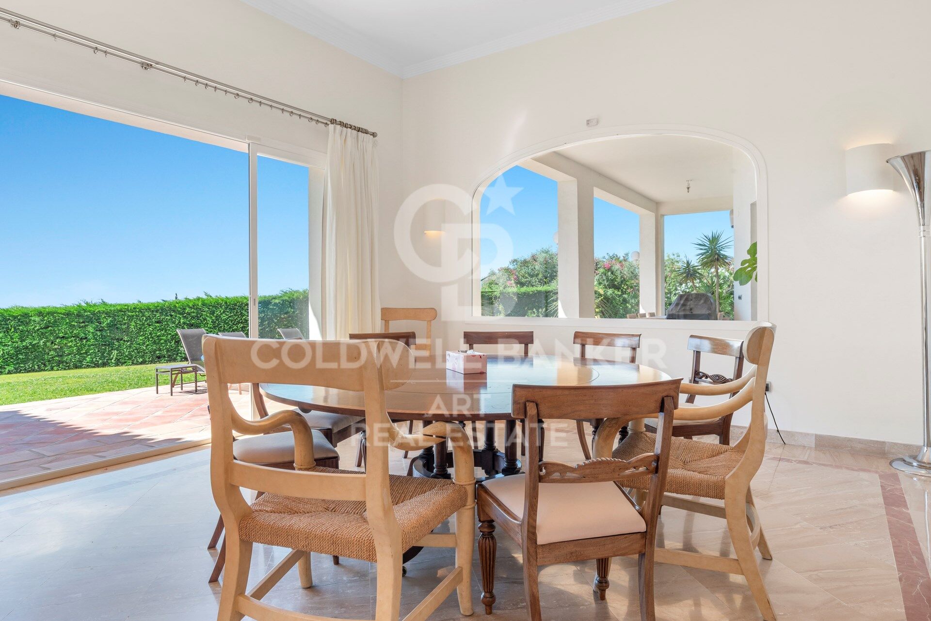 Luxusvilla mit Panoramablick auf das Mittelmeer in Benahavís