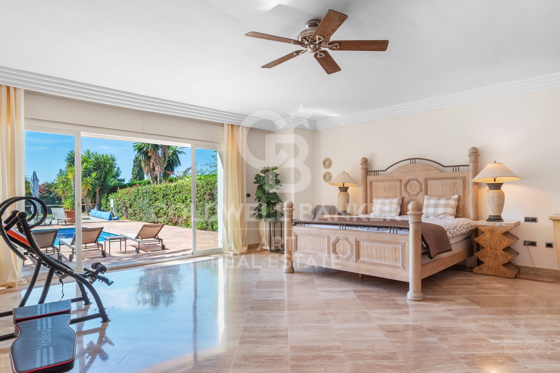 Luxusvilla mit Panoramablick auf das Mittelmeer in Benahavís
