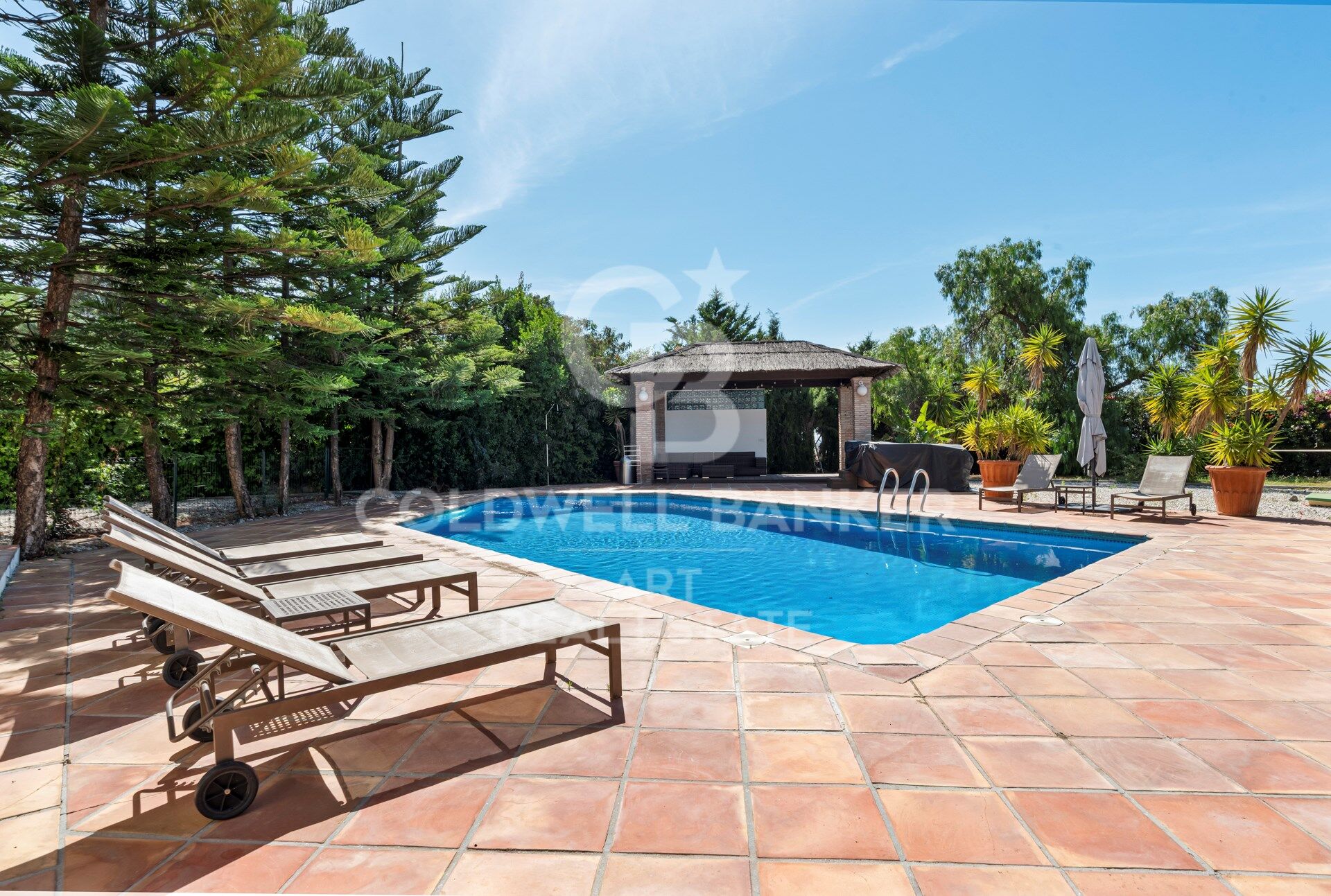Luxusvilla mit Panoramablick auf das Mittelmeer in Benahavís