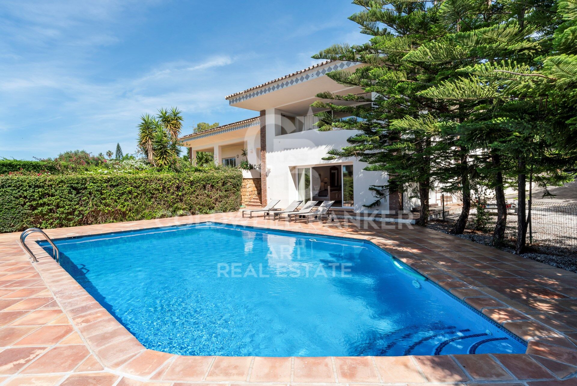 Luxusvilla mit Panoramablick auf das Mittelmeer in Benahavís