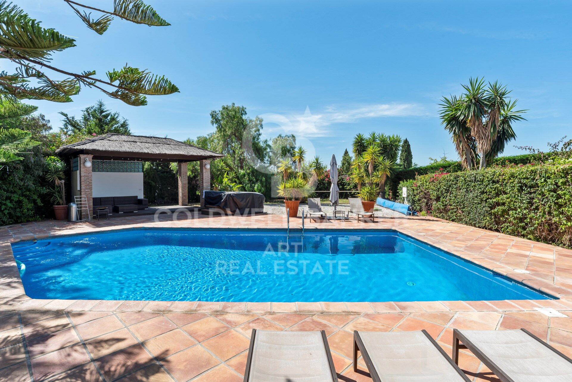 Luxusvilla mit Panoramablick auf das Mittelmeer in Benahavís
