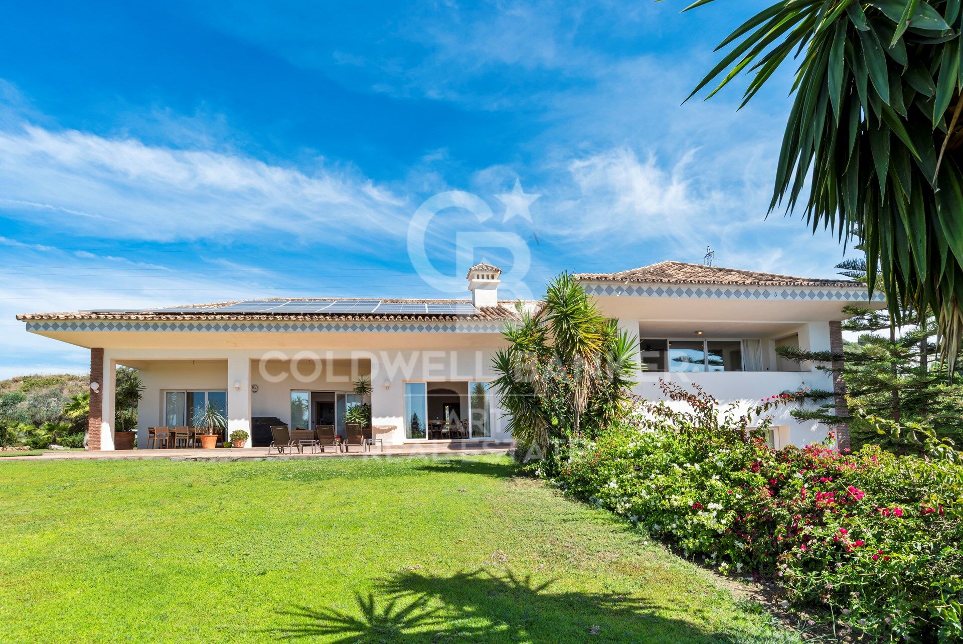 Luxusvilla mit Panoramablick auf das Mittelmeer in Benahavís