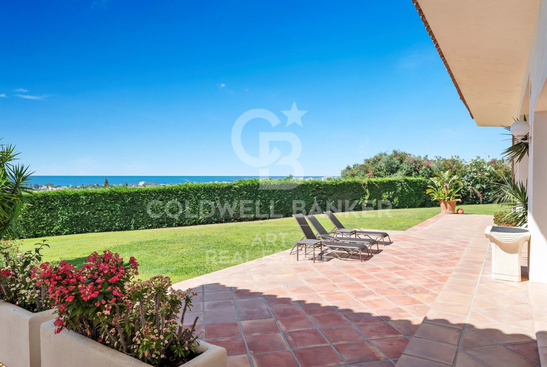 Luxusvilla mit Panoramablick auf das Mittelmeer in Benahavís