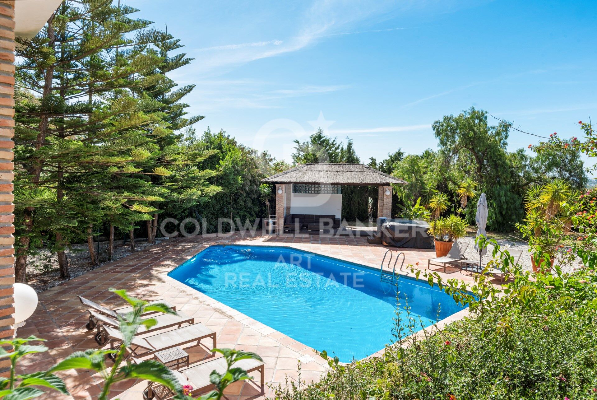 Luxusvilla mit Panoramablick auf das Mittelmeer in Benahavís