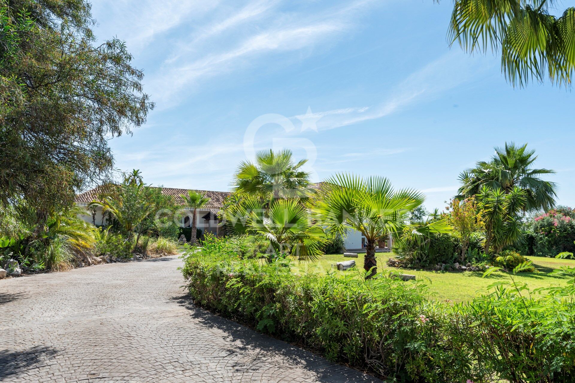 Luxusvilla mit Panoramablick auf das Mittelmeer in Benahavís