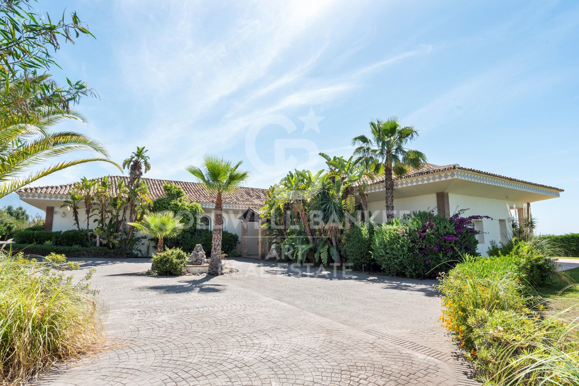 Luxusvilla mit Panoramablick auf das Mittelmeer in Benahavís