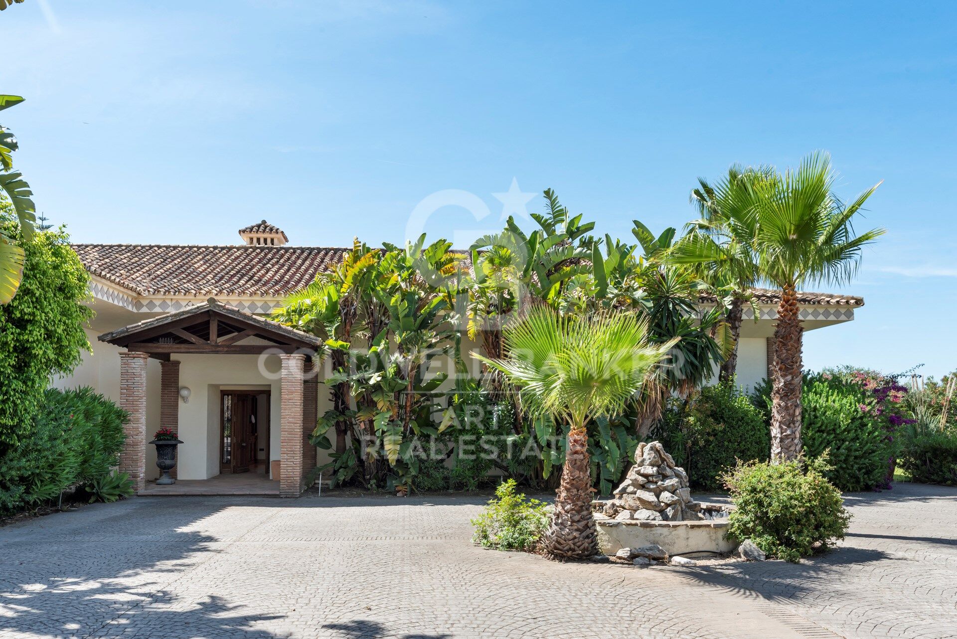 Luxusvilla mit Panoramablick auf das Mittelmeer in Benahavís